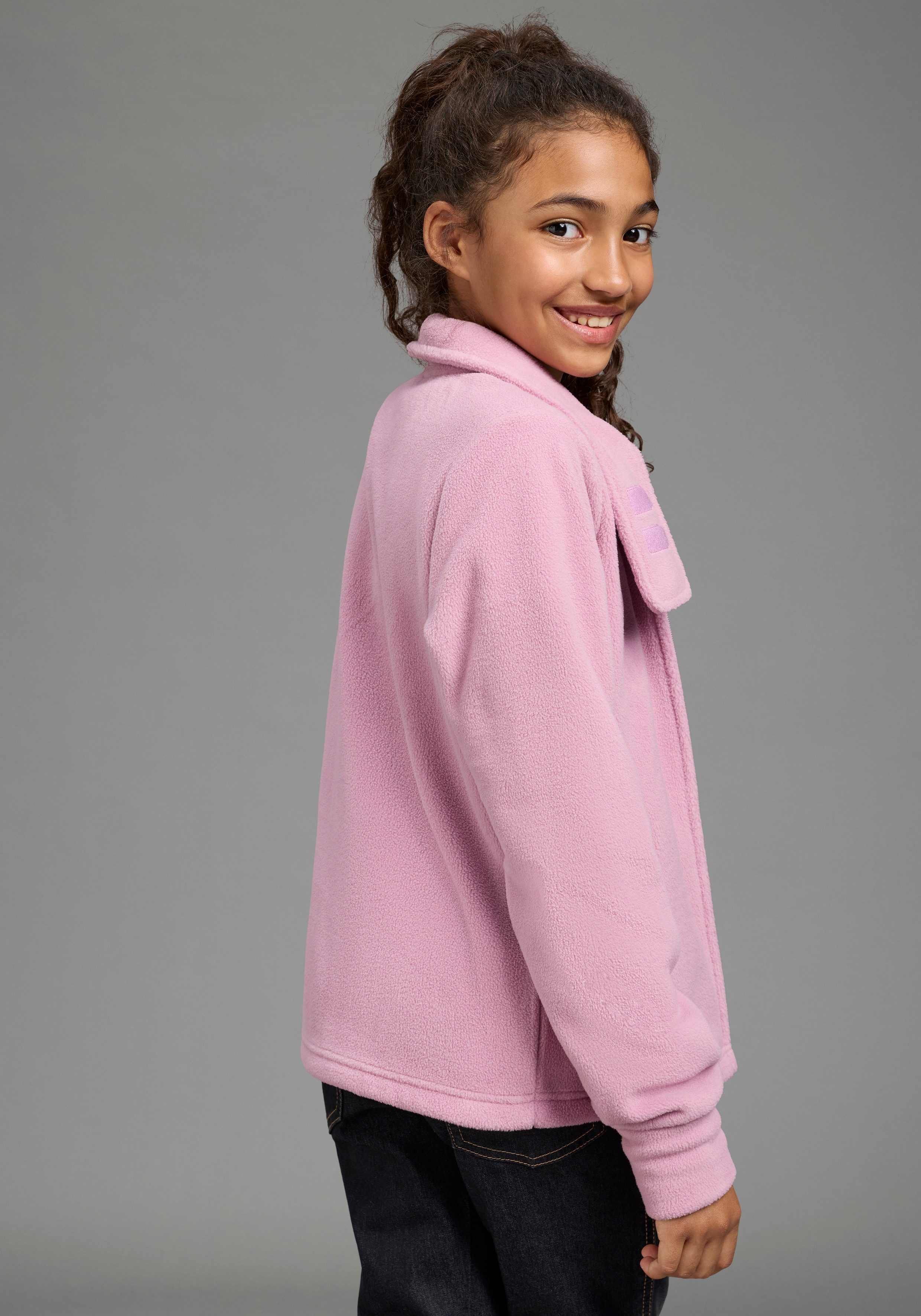 H.I.S Sweatjacke H.I.S Fleecejacke mit extra breitem Stehkragen Weiche Fleecejacke, Basic-Passform, po-bedeckende Länge. € 34,99, (€ 34,99 pro 1 Stk).