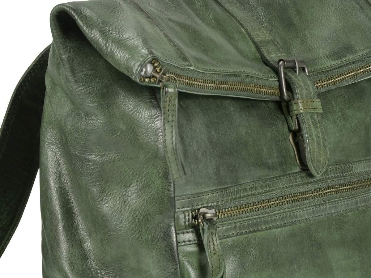 Bear Design Freizeitrucksack "Rick" Cow Lavato Leder Rucksack 27x40cm, Rolltop, Daypack, mit Notebookfach, knautschig weiches Leder in grün