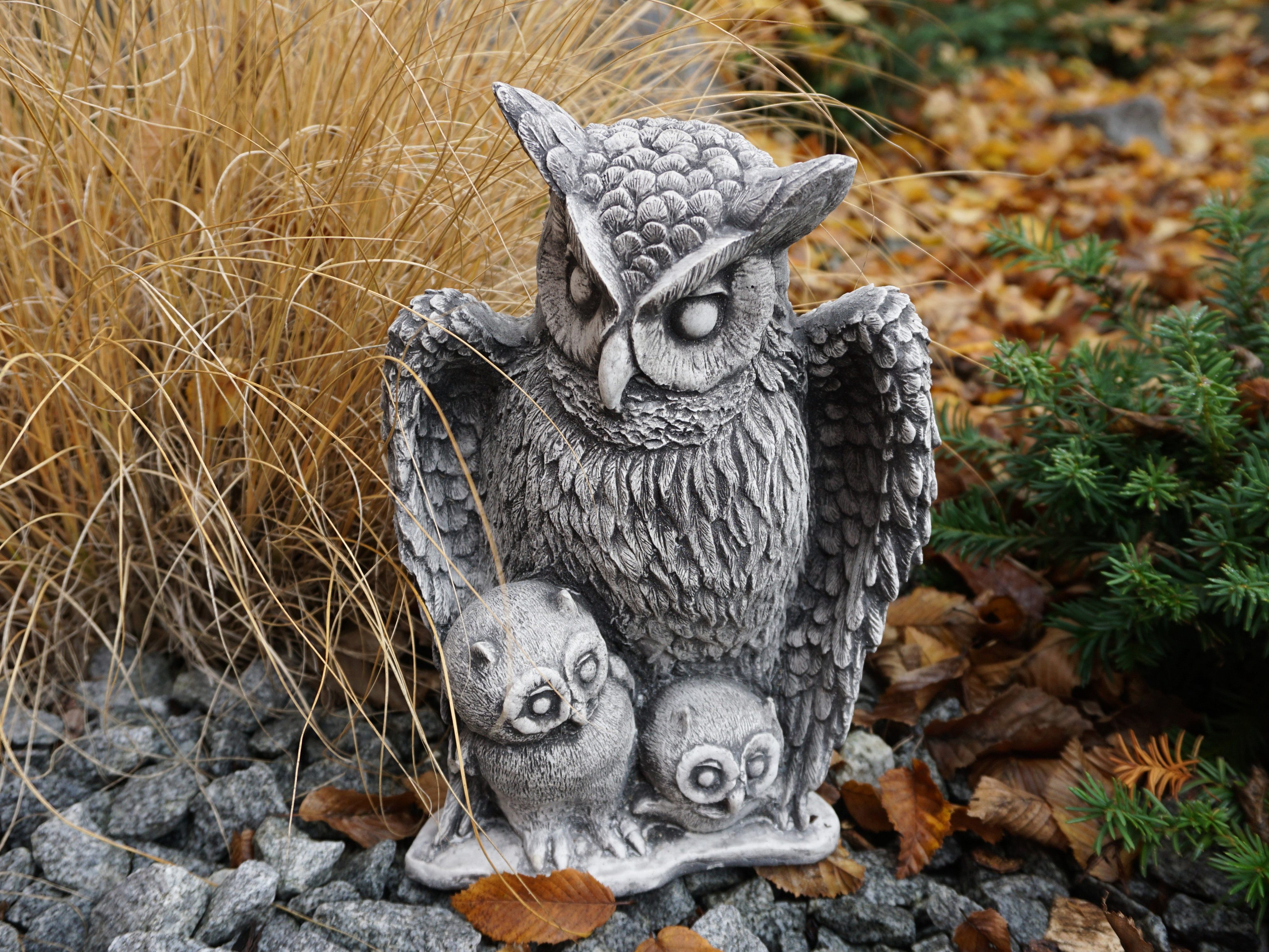 gartendekoparadies.de Gartenfigur Eulen-Familie mit Jungen, Steinfigur, H. 29 cm, 8 kg, Frostsicher