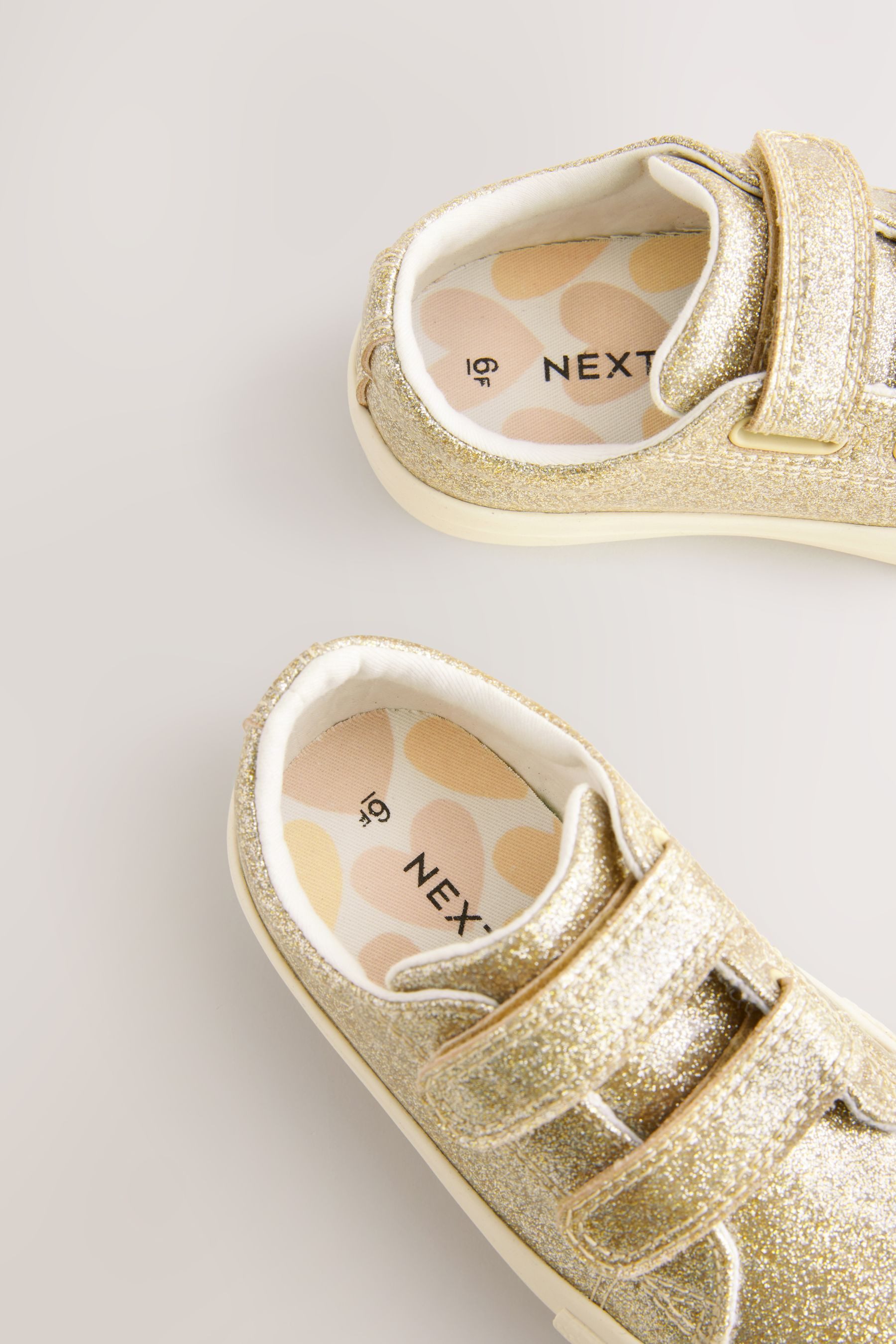 Next Derber Sportschuh mit Klettverschluss – Wide Fit Sneaker (1-tlg)