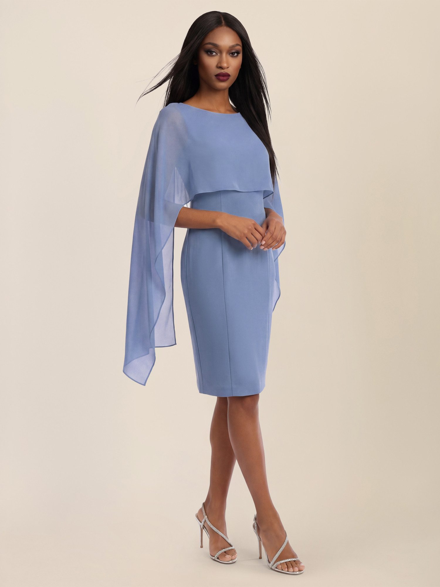 Apart Abendkleid mit fließendem Chiffon-Cape