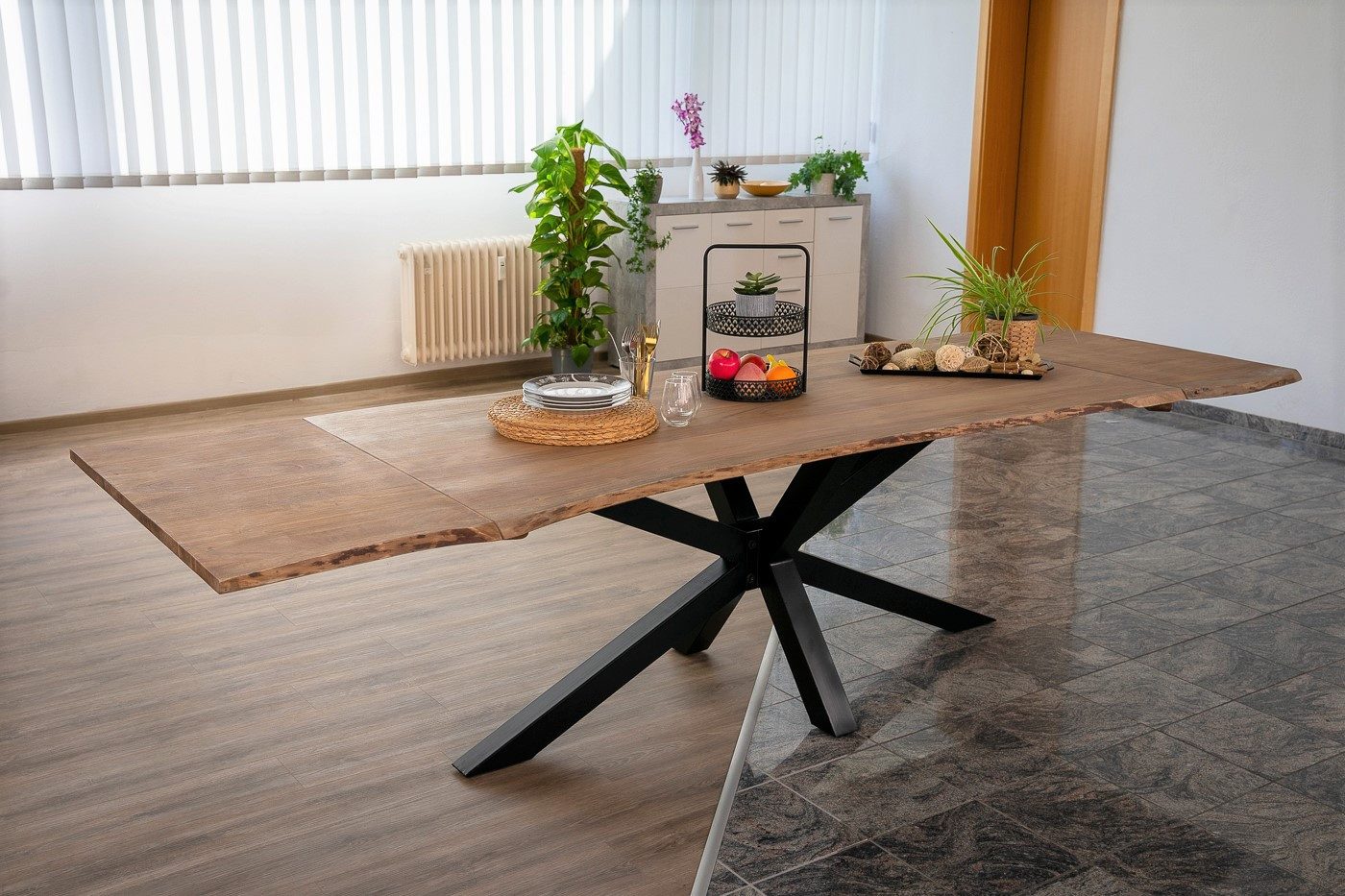Loreno® Baumkantentisch Jannik, Akazienholz, Baumkante massiv, günstig online kaufen