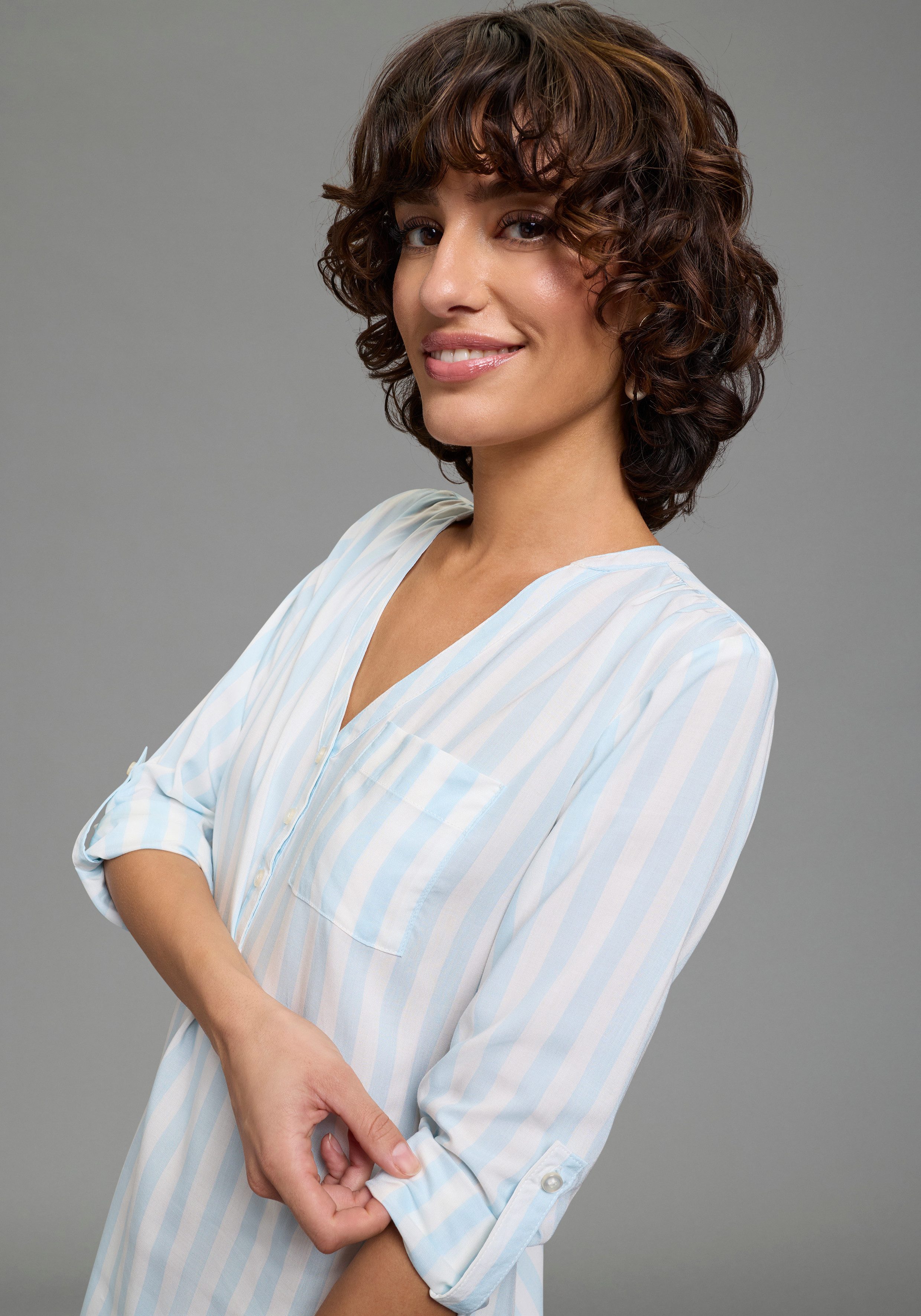 Laura Scott Schlupfbluse gestreifte Langarmbluse, mit Stehkragen, V-Ausschnitt. € 29,99, (€ 29,99 pro 1 Stk).