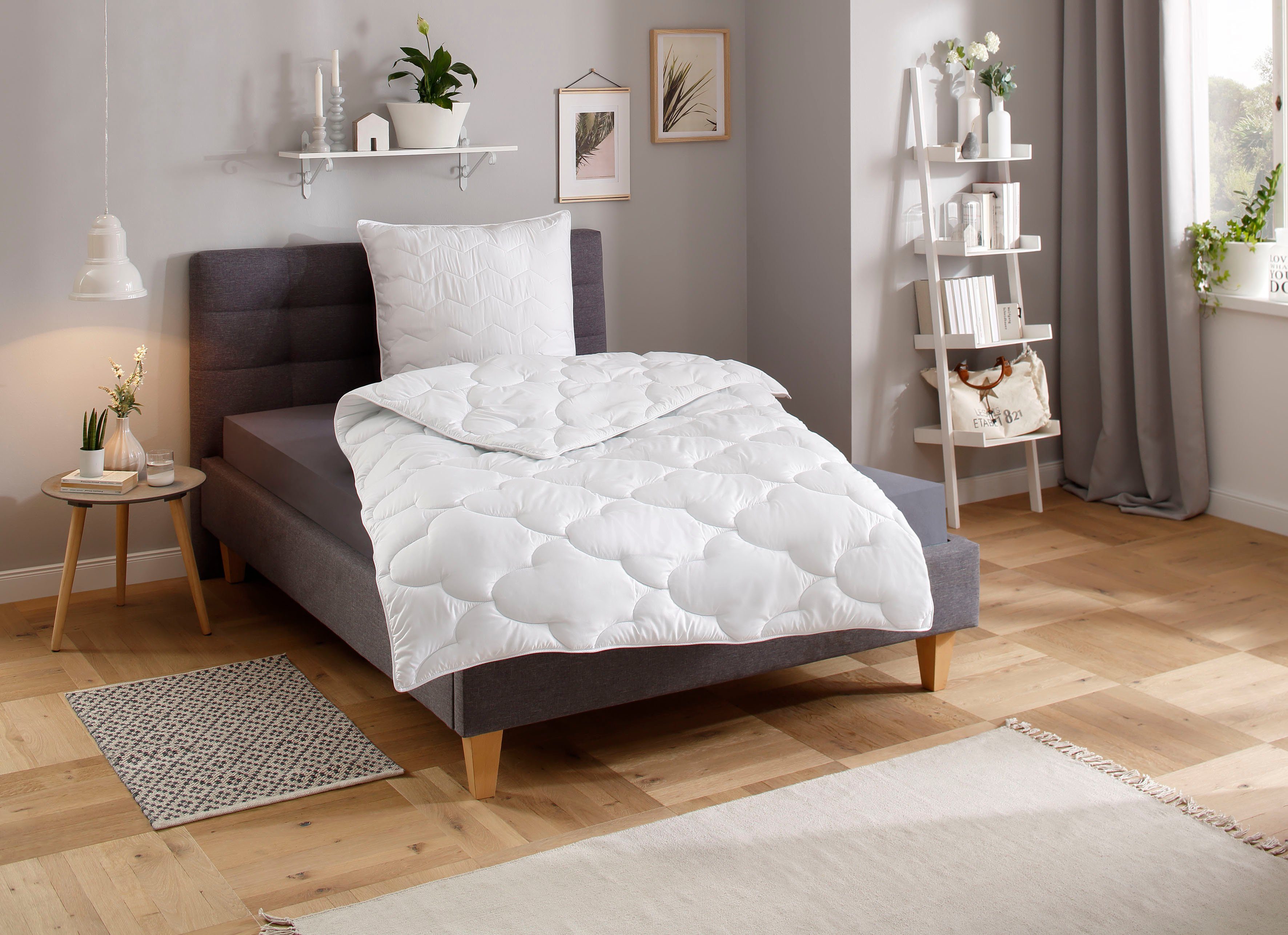 OTTO home Microfaserbettdecke Mondschein, Bettdecke 135x200 cm, 155x220 cm, 200x200 cm, Füllung: Polyester, Bezug: Polyester oder antibakteriellen Microfaser, Bettdecken, Sommer, Winter, allergiker geeignet (Hausstauballergiker)