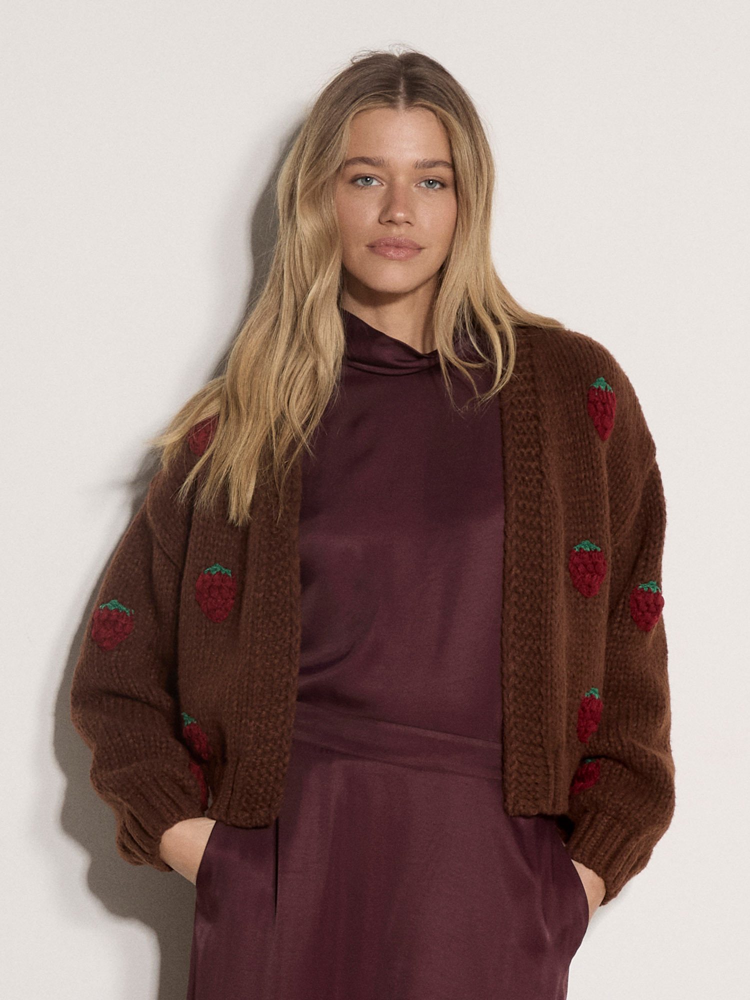 Apricot Cardigan Grob gestrickte Strickjacke mit Erdbeeren
