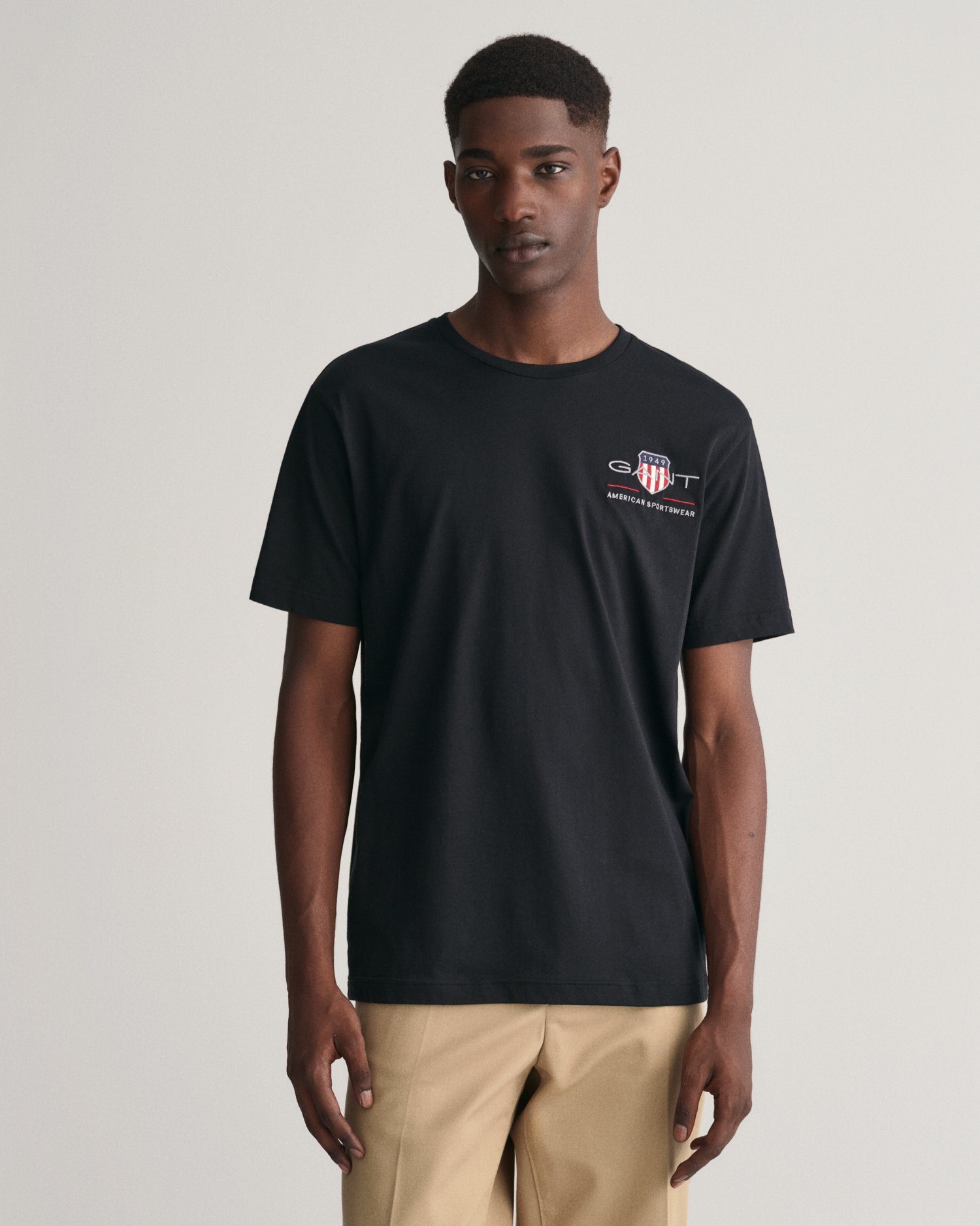 Gant T-Shirt REG ARCHIVE SHIELD EMB SS T-SHIRT von dem Archiv aus den 1980er-Jahren inspiriert black