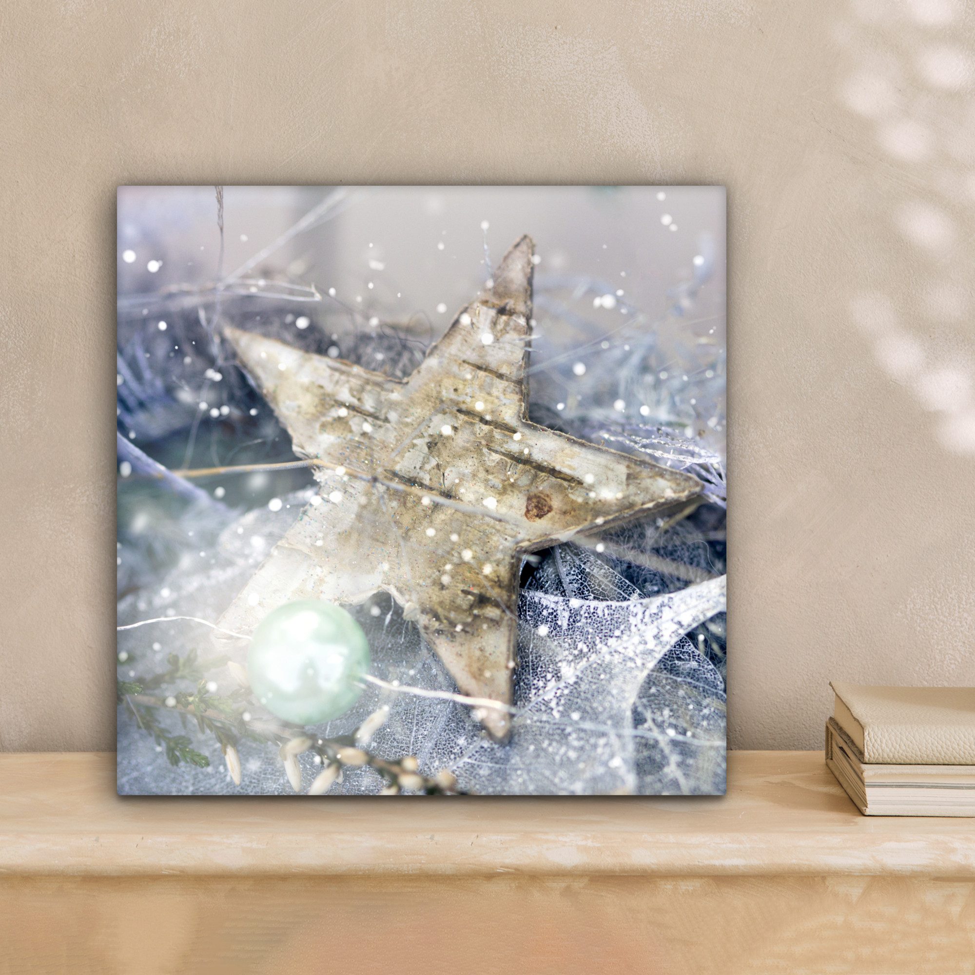 OneMillionCanvasses® Leinwandbild Ein Weihnachtsstern mit schwarzem Eis, Fotodruck (1 St), Wandbild, Deko Schlafzimmer Wohnzimmer Flur 20x20 cm