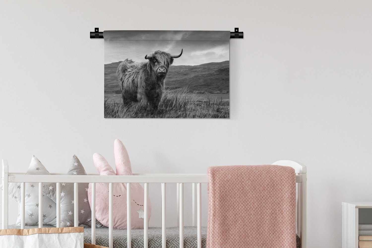 Highlander Kuh, - MuchoWow Natur Kleid, - Wanddekoobjekt Wasser - Berg Schlafzimmer, Wandbehang, Schottischer Kinderzimmer - für Wohnzimmer, Wanddeko