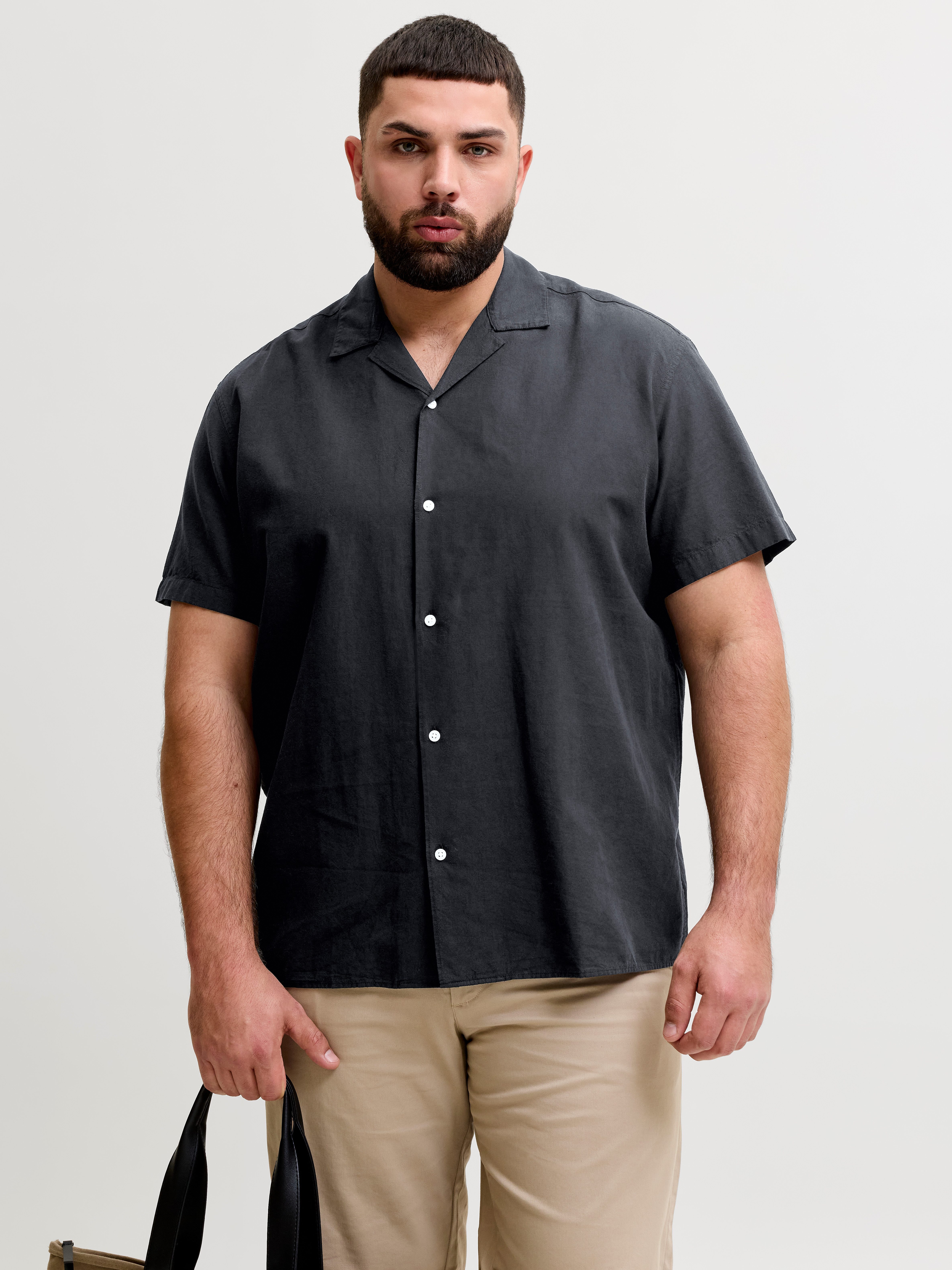Jack & Jones PlusSize Kurzarmhemd JJEBREEZE LINEN BLEND RESORT SHIRT PLS mit Leinen, regular fit