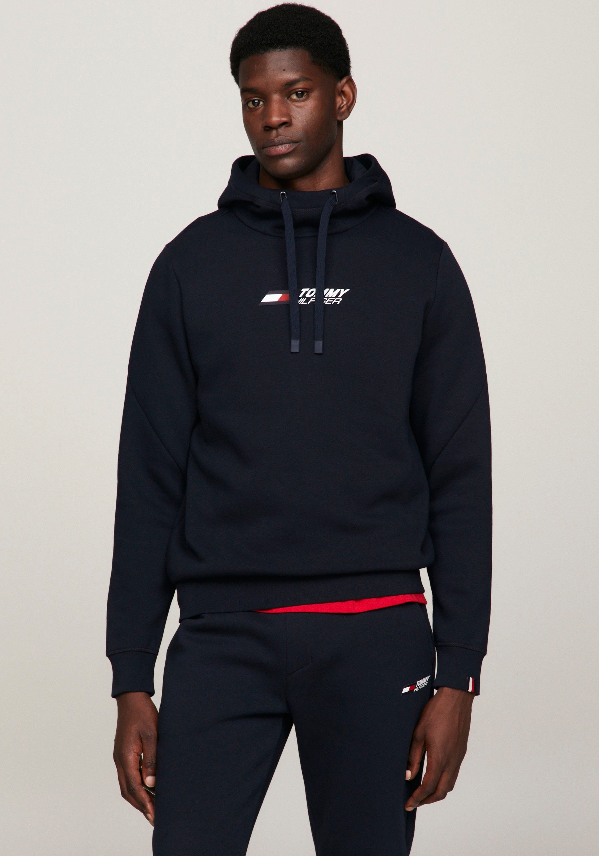 Tommy Hilfiger Sport Kapuzensweatshirt ESSENTIALS HOODY, Modischer Tommy  Hilfiger Print auf der Brust