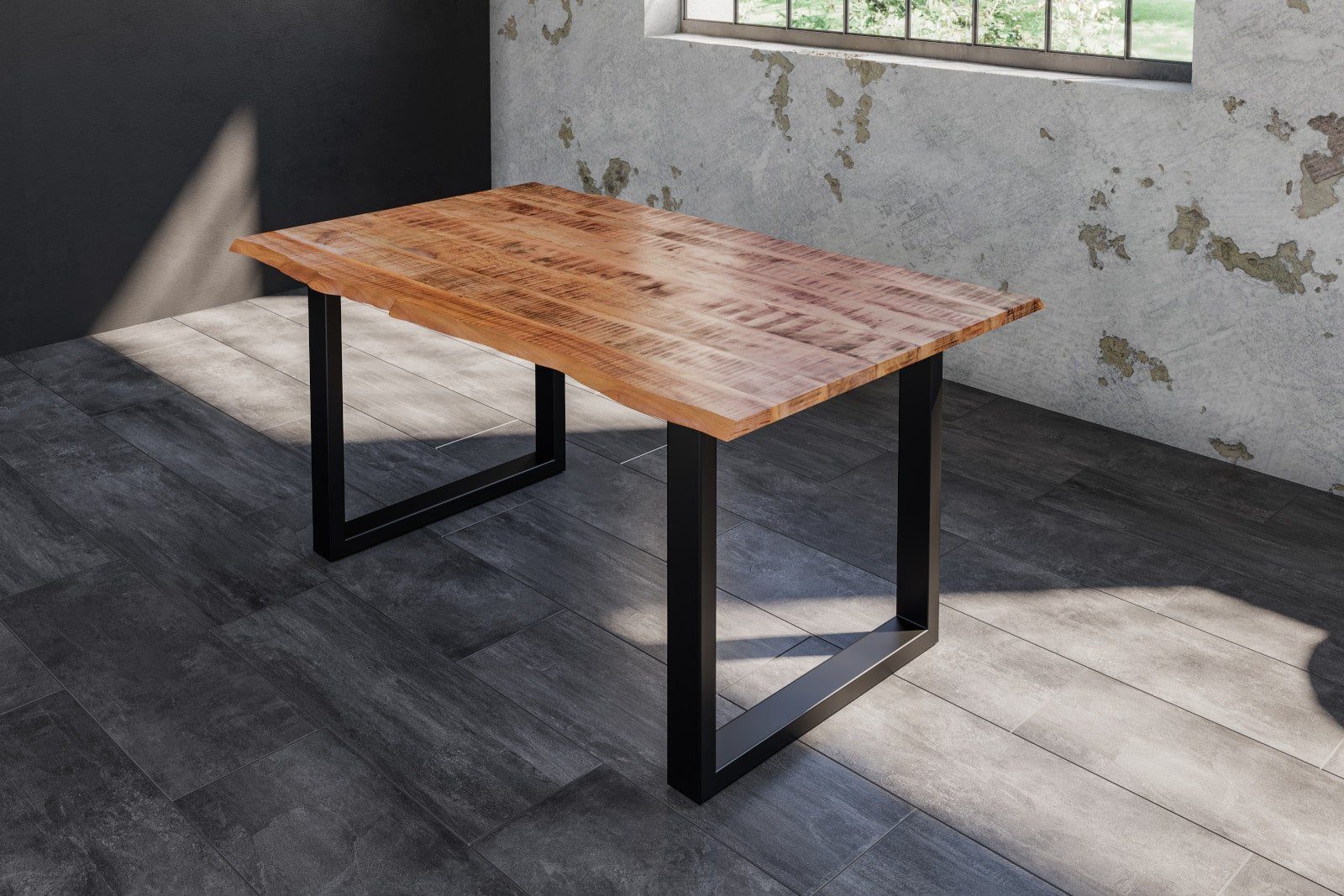 Junado® Baumkantentisch Dora Tisch_U, Mango Massivholz naturfarben 26mm natürliche Baumkante schwarz