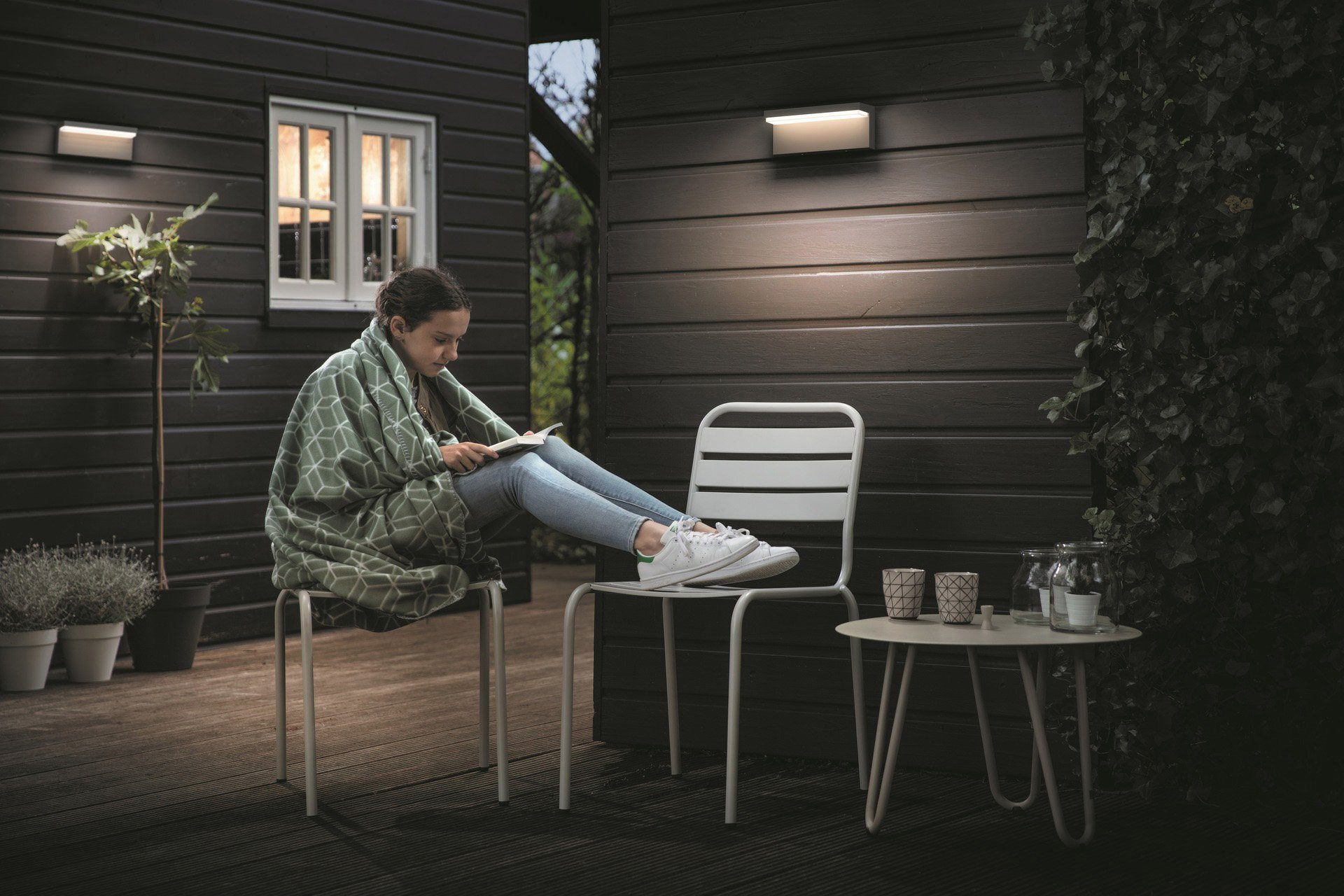 Philips Wandleuchte Bustan, LED fest integriert, 1000lm Wandleuchte LED Warmweiß, Anthrazit