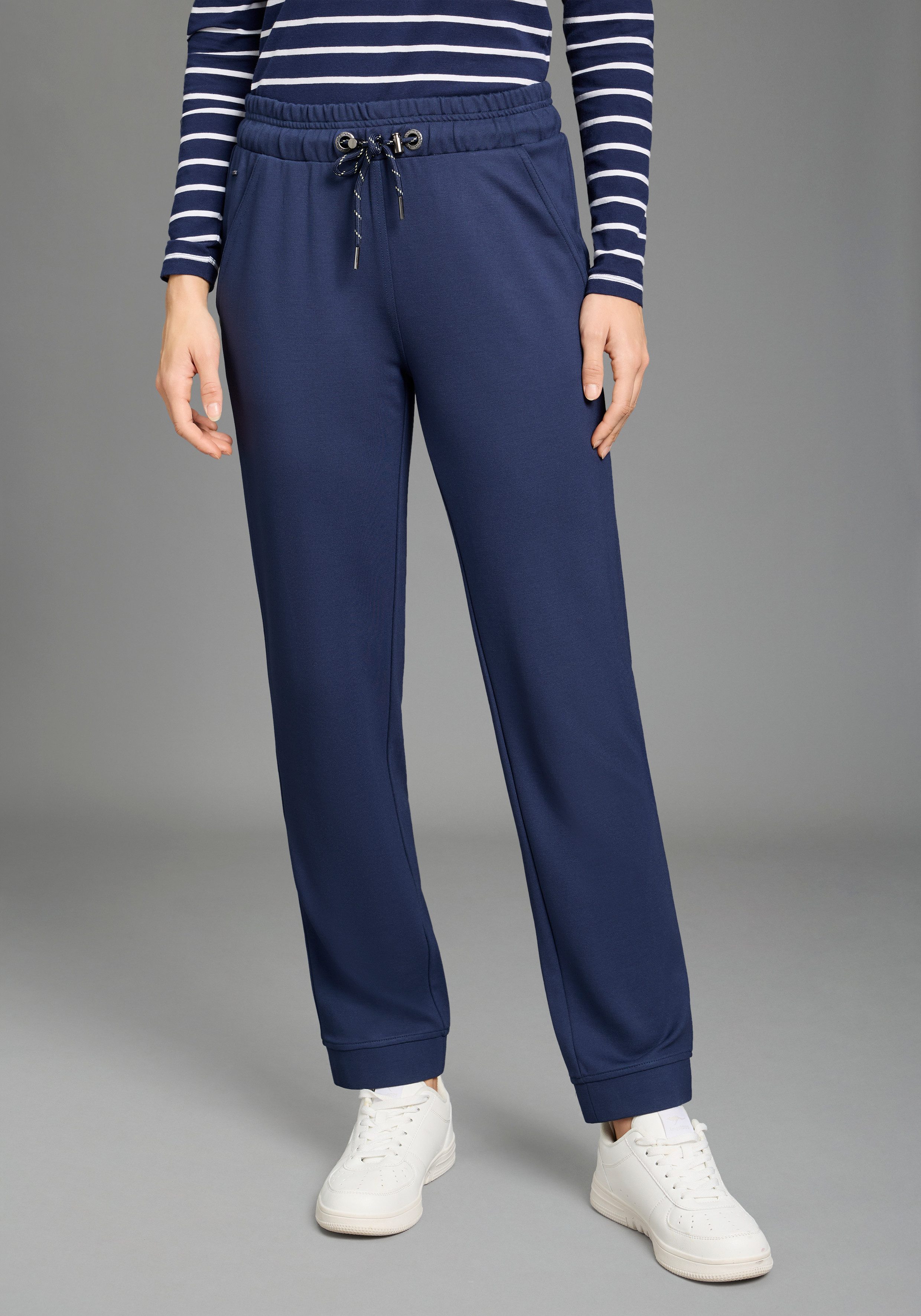 KangaROOS Schlupfhose Jerseyhose mit geradem Bein, mit Eingrifftaschen und Leistentaschen