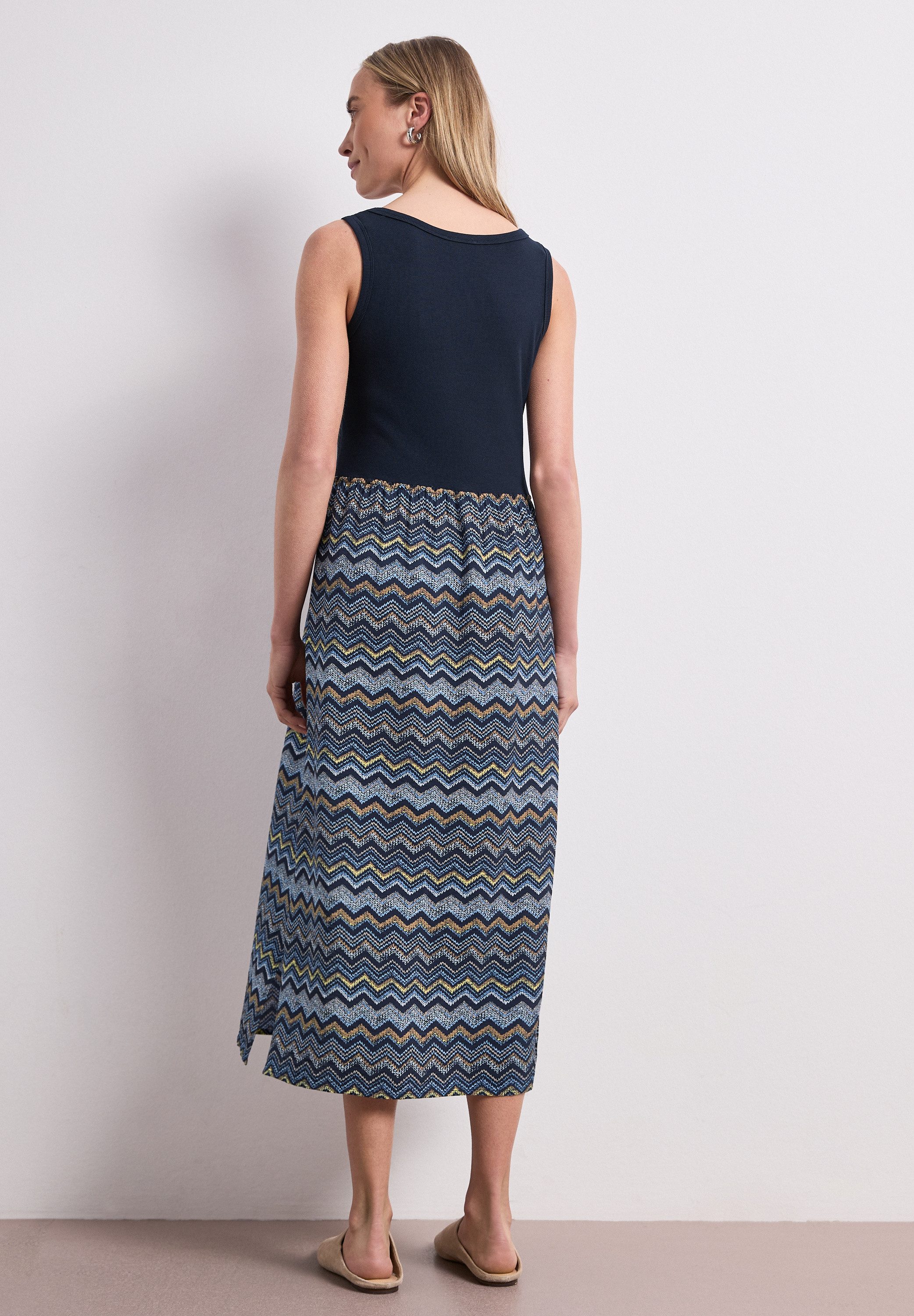STREET ONE Midikleid mit Struktur-Rock und Zick-zack-Muster