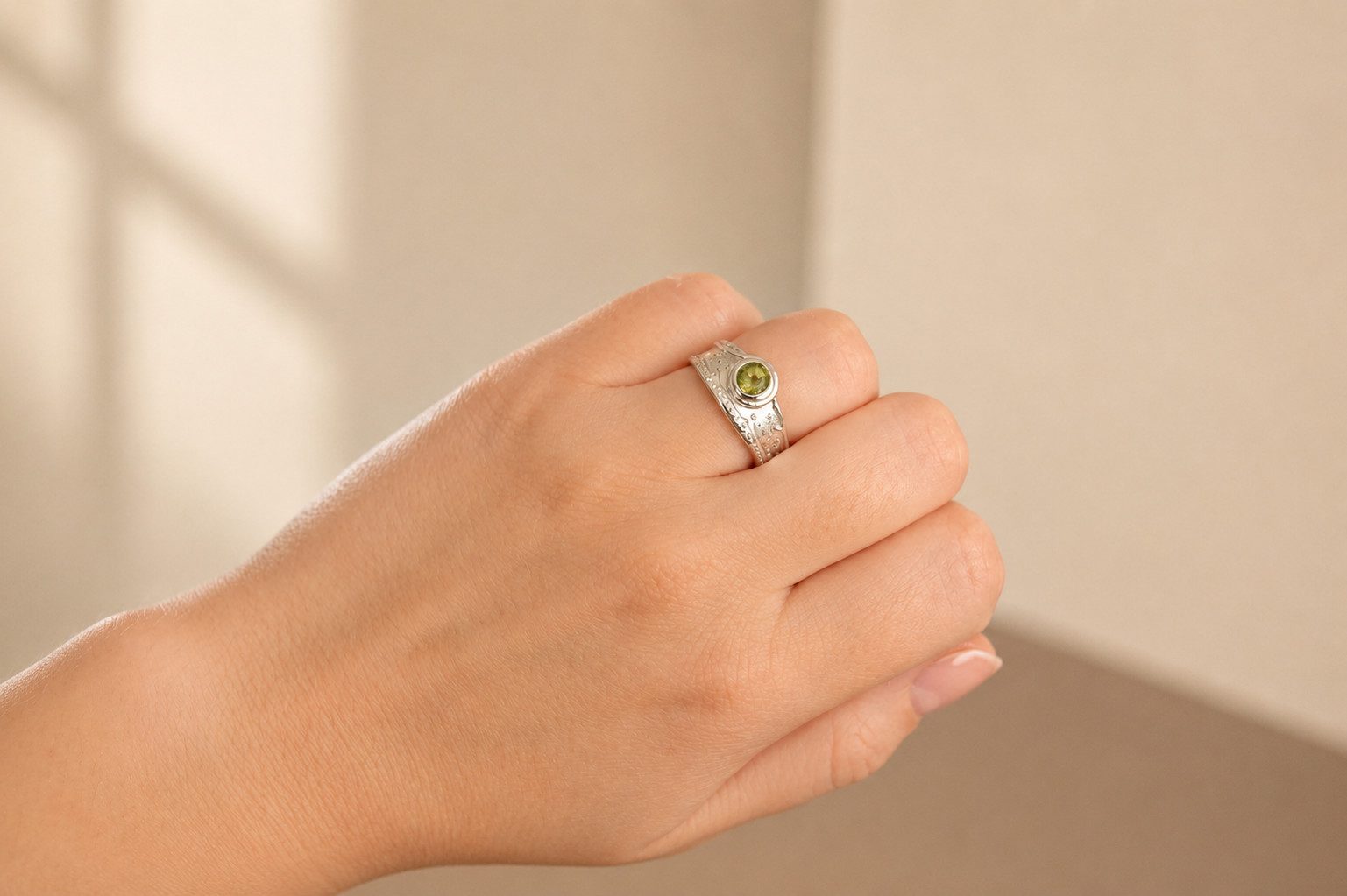 Sogni d'oro Fingerring "Grüne Mitte" mit Peridot und Zirkon, Silber 925