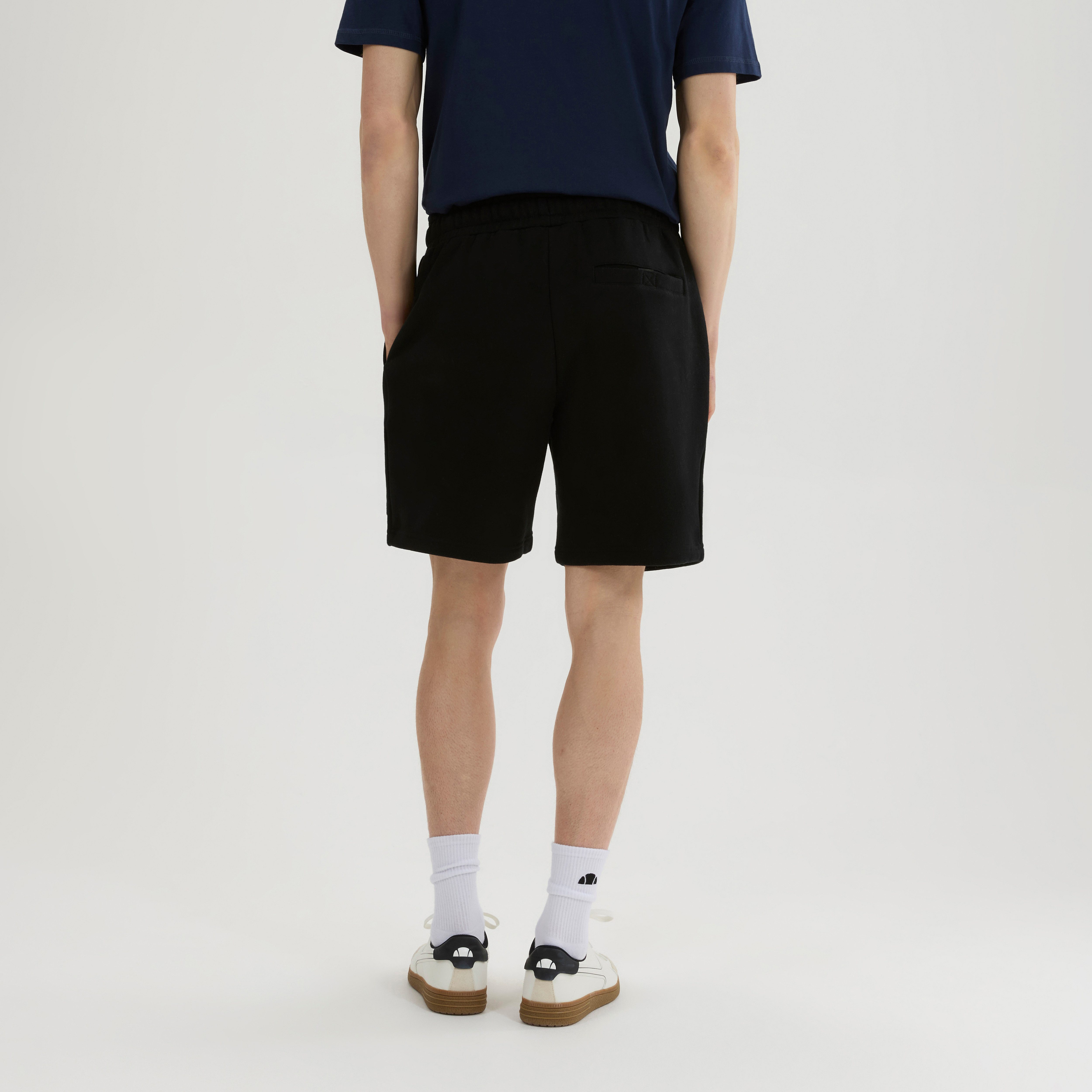 Ellesse Sweatshorts ISLINGTON SHORT aus Baumwolle und Polyester, bequeme Passform