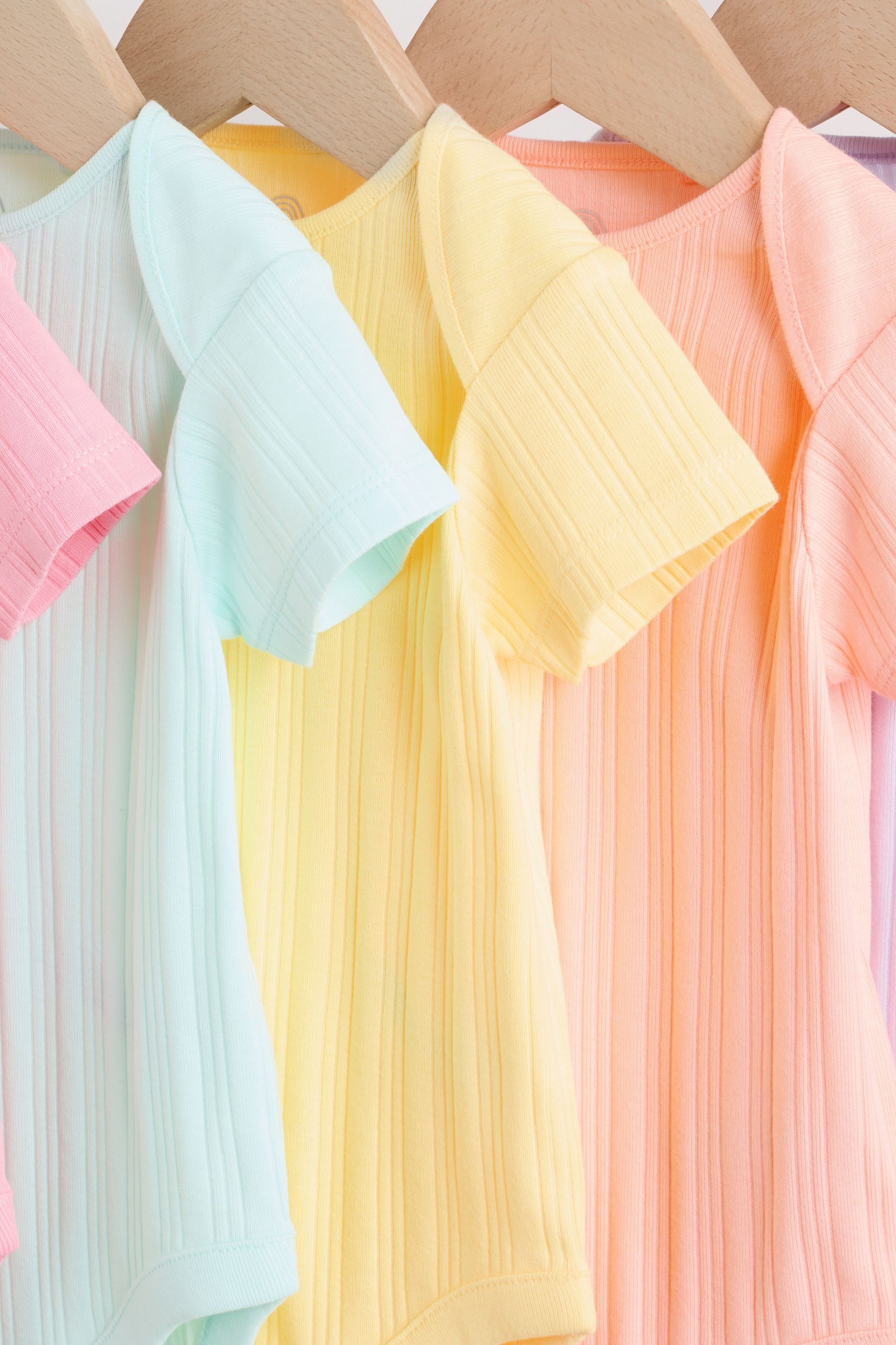 Next Kurzarmbody Kurzärmelige Babybodys im 5er-Pack (5-tlg)