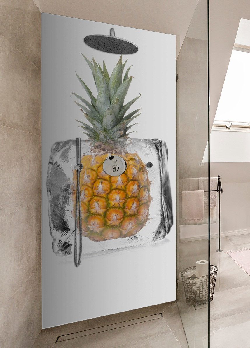 Wallario Duschrückwand Ananas in Eiswürfel - Eiskaltes Obst, (1-tlg)