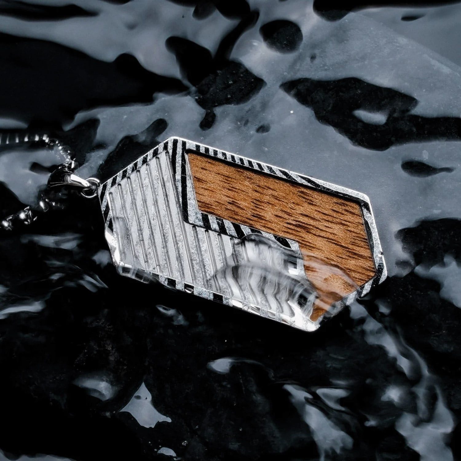 Holzkern Kette mit Anhänger Herren-Edelstahl Zigzag Koa/Damast