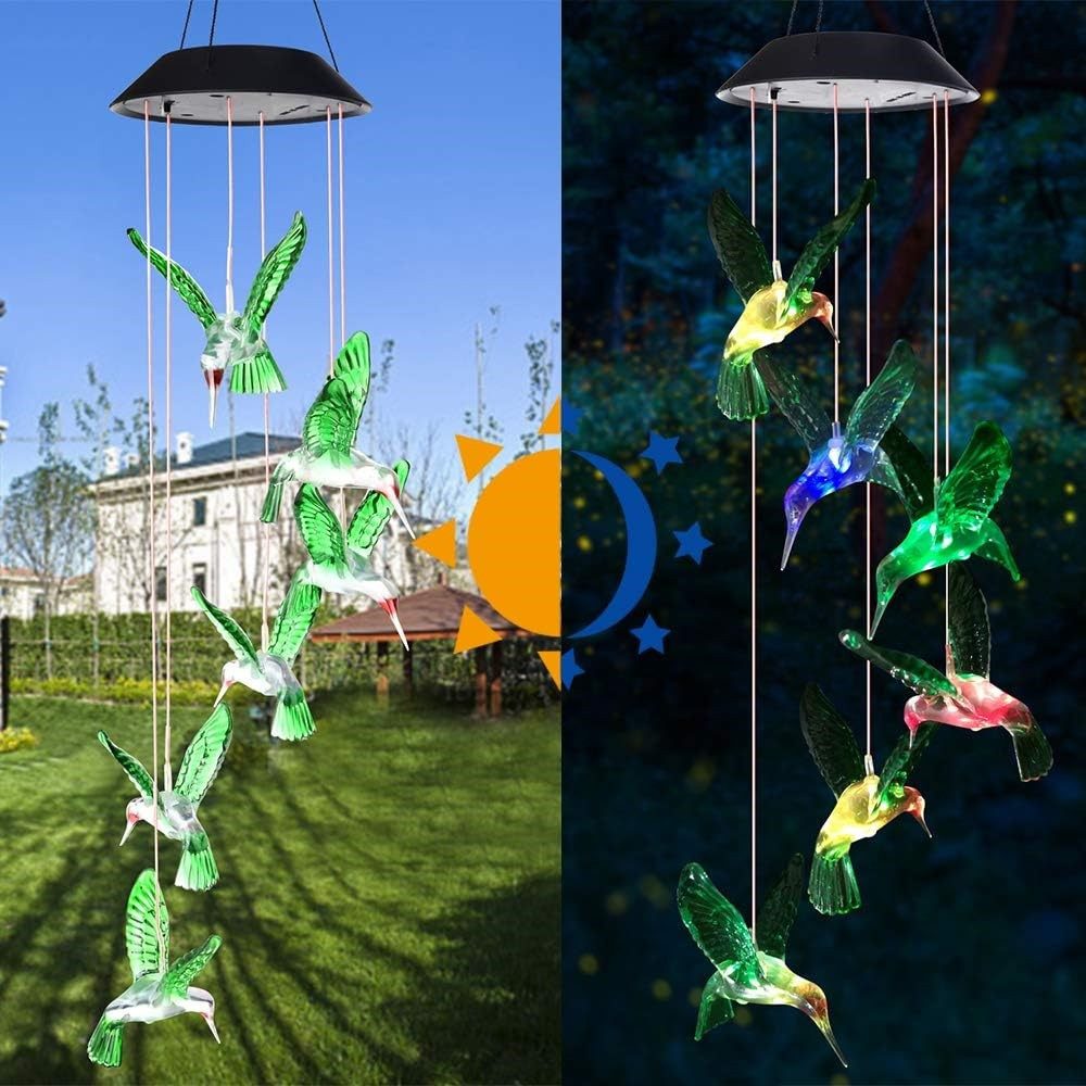 LA CUTE LED Solarleuchte Solar-Kolibri-Windspiel: Perfekte Geschenkidee für drinnen und draußen, LED fest integriert, Bunt, Solarbetrieben, Farbwechsel bei Nacht, Leicht zu installieren