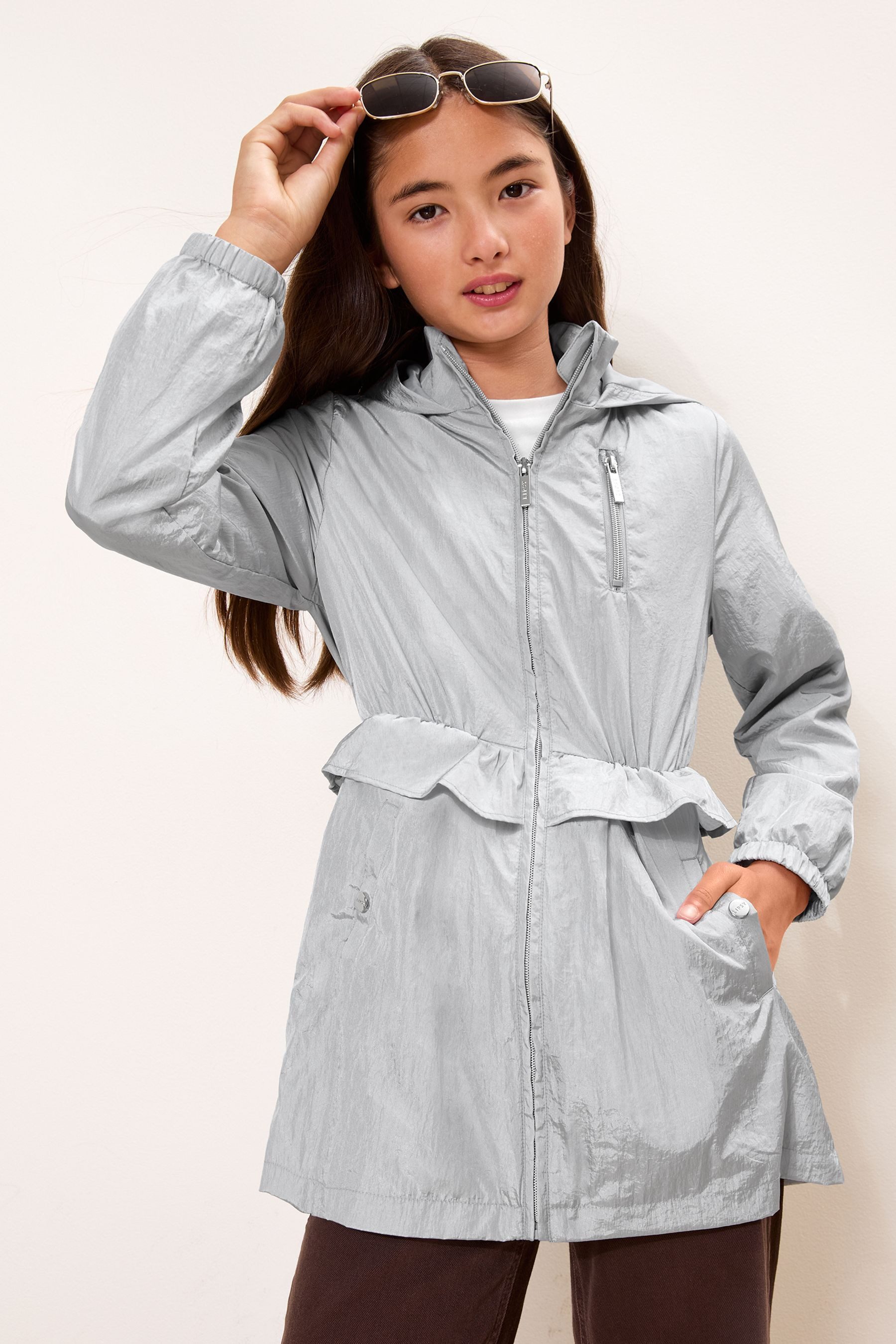 LIPSY Regenmantel Lipsy Leichte Regenjacke mit Schößchen (1-tlg)