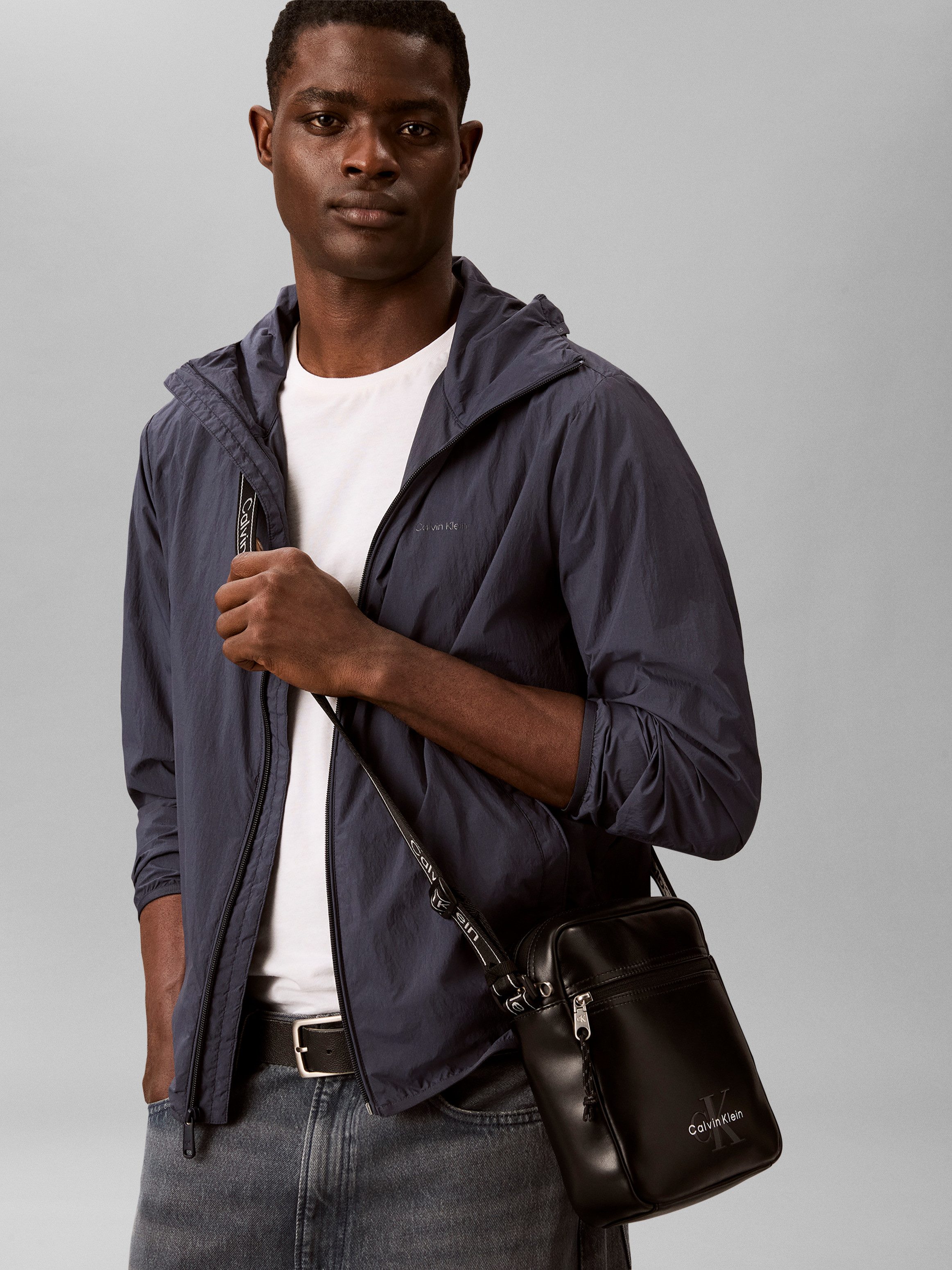 Calvin Klein Umhängetasche BOLD LOGO WEBBING REPORTER, Schultertasche, Herren Body Bag mit Reißverschluss