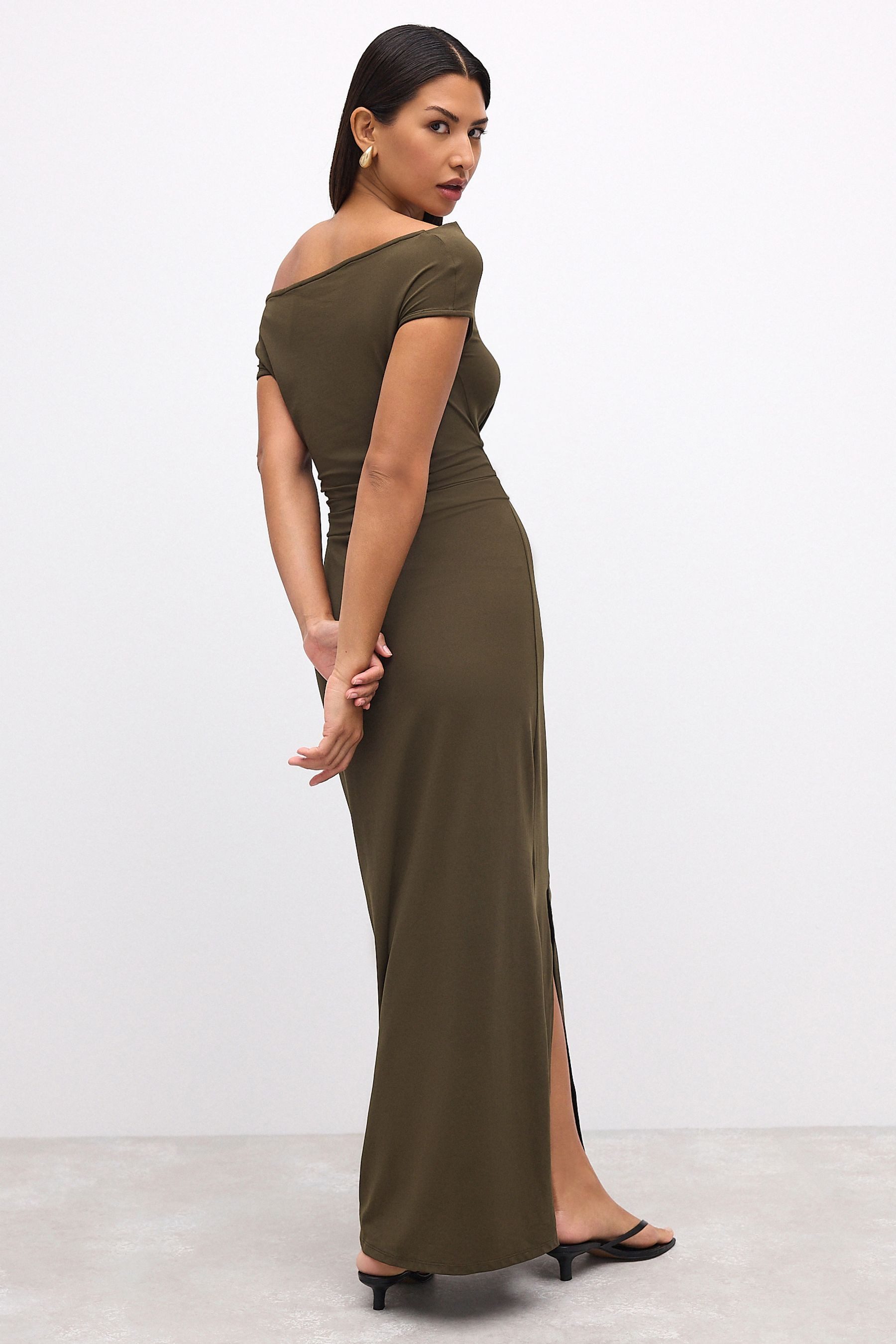 Next Midikleid Fließendes Off-Shoulder-Midikleid mit Raffung günstig online kaufen