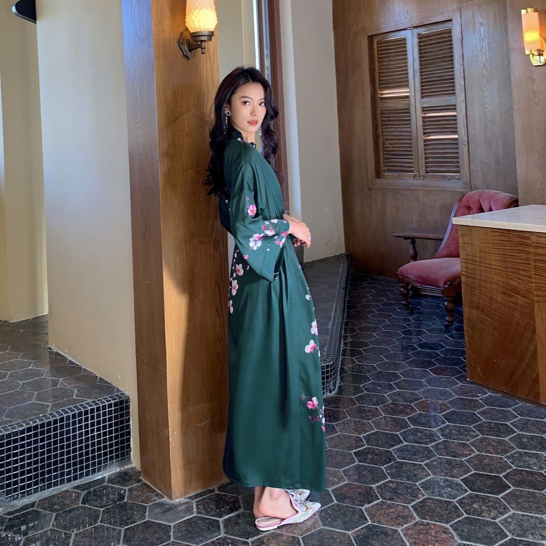 Vivi Idee Morgenmantel Schlafmantel Bademantel kimono lang leicht satin Einheitsgröße, Prunus mume