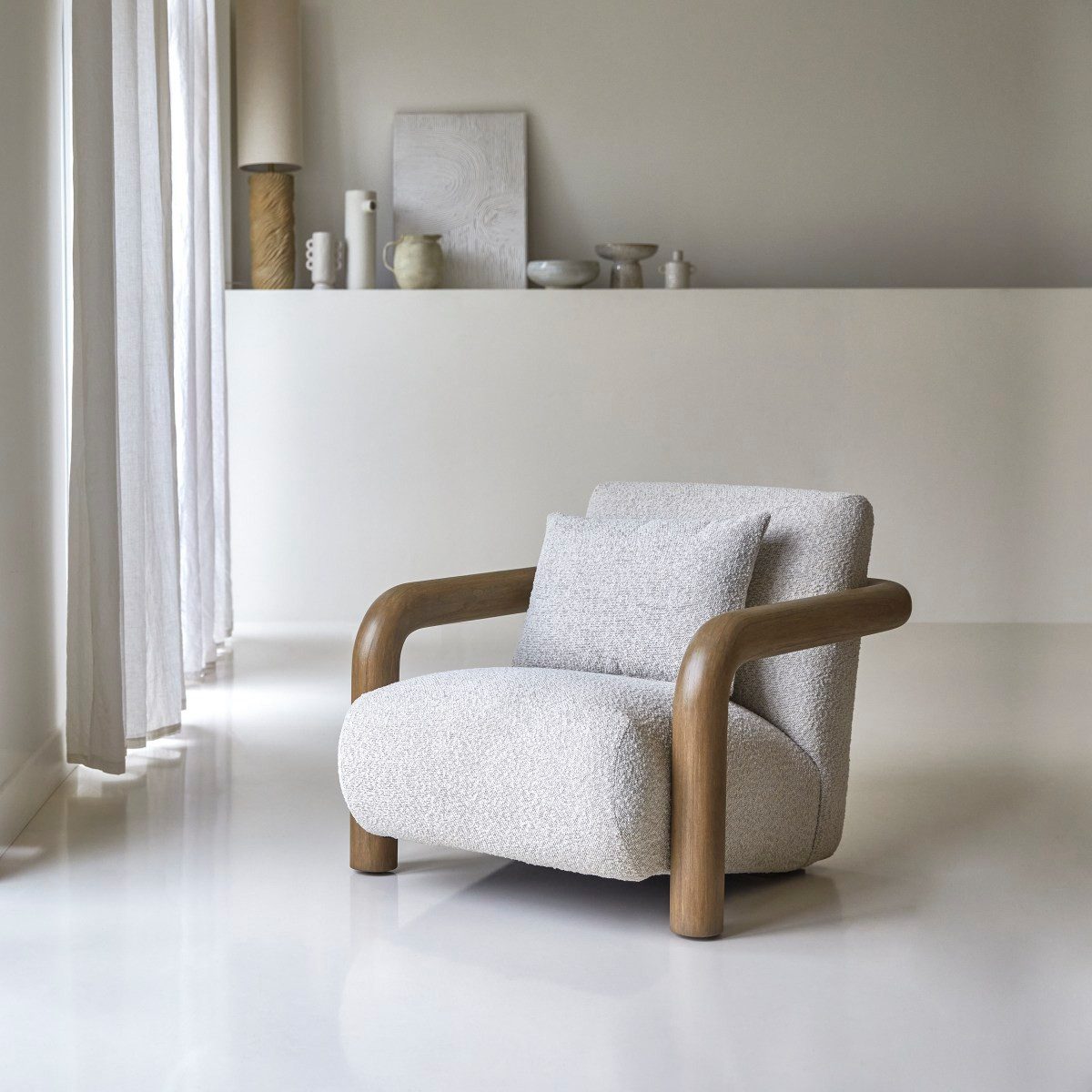 Tikamoon Sessel Sessel Nina aus massivem Mindiholz und ecrufarbenem Stoff,1-Sitz