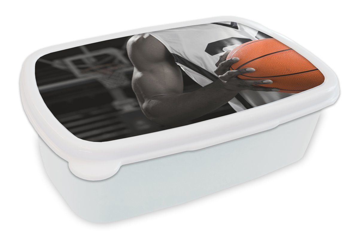 MuchoWow Lunchbox Schwarzer und weißer Basketballspieler mit einem orangefarbenen, Kunststoff, (2-tlg), Brotbox für Kinder und Erwachsene, Brotdose, für Jungs und Mädchen