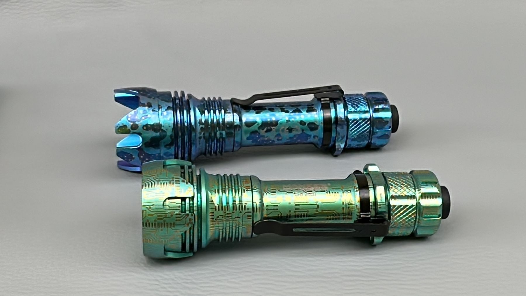 Manker LED Taschenlampe Striker Titanium Anodisiert LED 2300 taktische Taschenlampe Limited (1-St)