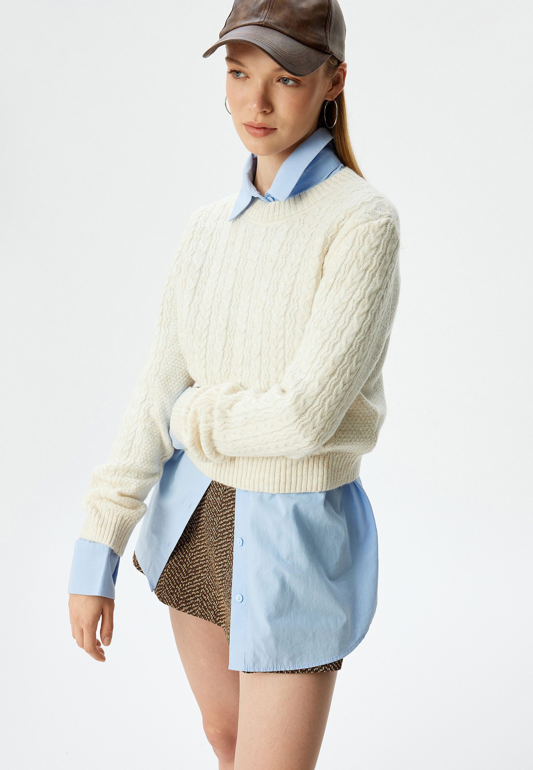 Koton Rundhalspullover Rundhalsausschnitt Haarzopf Rundhalspullover