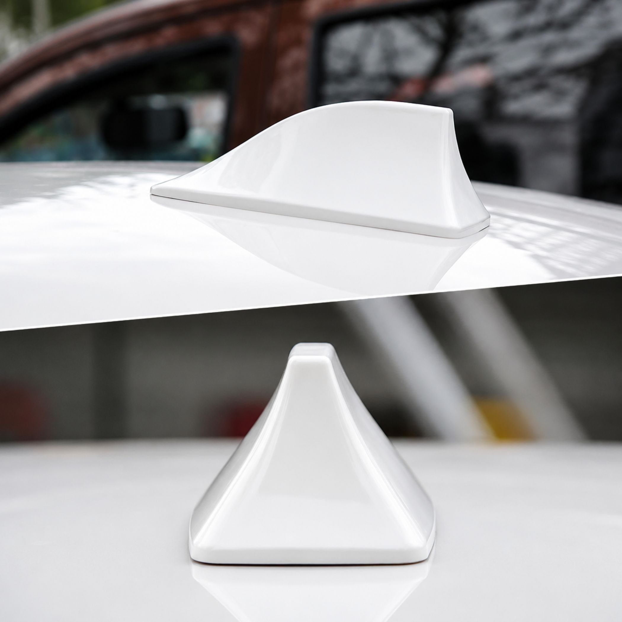 Bolwins A65C Universal Shark Fin Auto Dachantenne AM/FM selbstklebend weiß Dachantenne (AM & FM Signal, für Innenbereich & außenbereich, Verstärkung: 5 dB), AM  – Bild 4 von 5