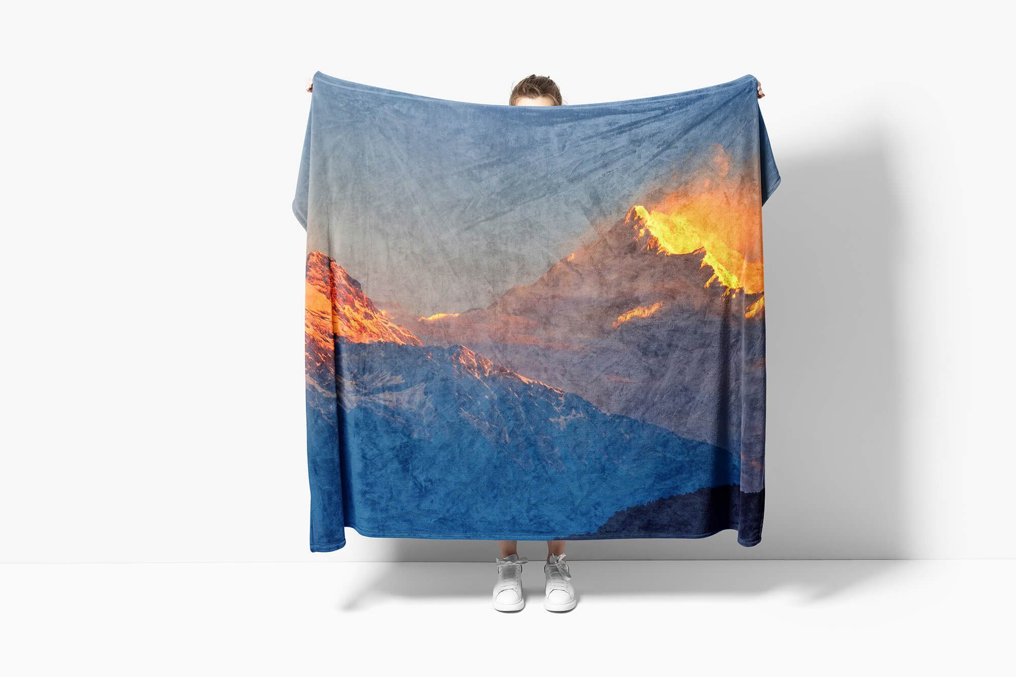 Sinus Art (1-St), Kuscheldecke Berge Handtuch Handtuch Handtücher Fotomotiv Saunatuch Schön, Baumwolle-Polyester-Mix Strandhandtuch Schneegipfel mit