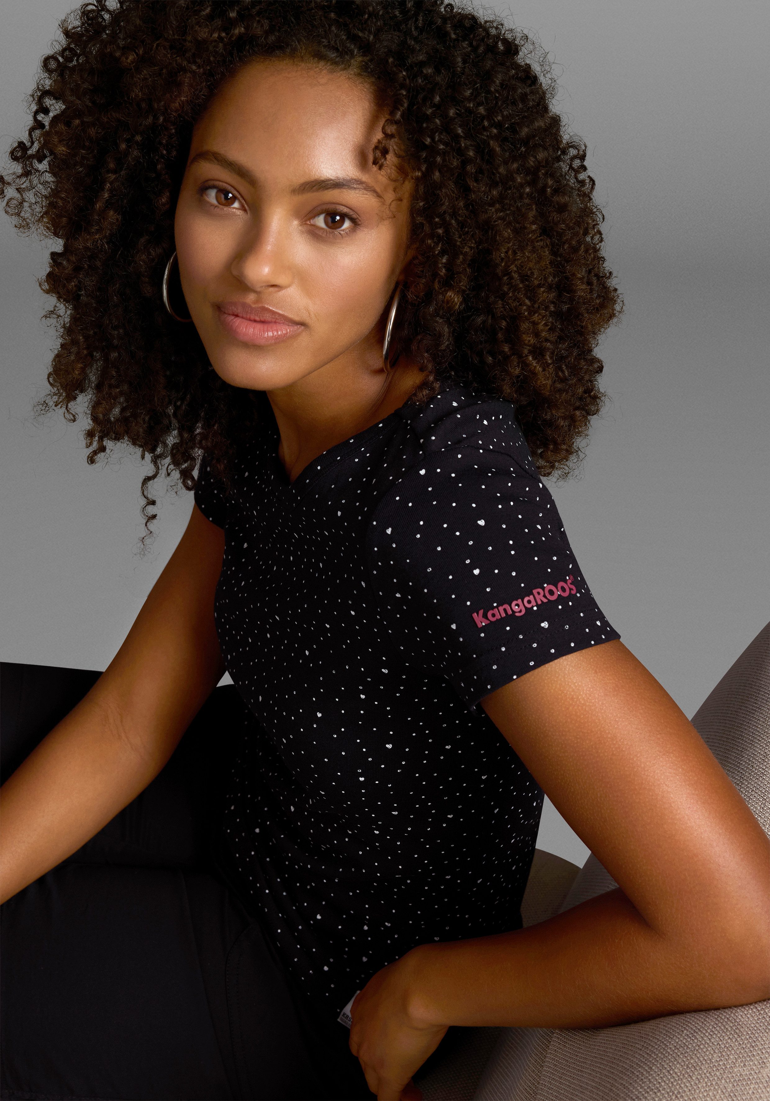 KangaROOS T-Shirt Kurzarm, elastische Rippware, mit Herz-Muster, Rundhalsausschnitt