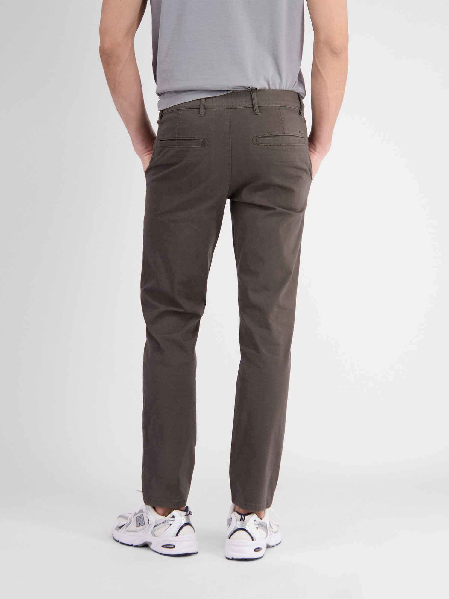 LERROS Chinohose Chino mit Stretchanteil, Comfort Fit Bequeme Herren Chinohose mit Stretch, bequem für Alltag und Büro – Bild 4 von 5