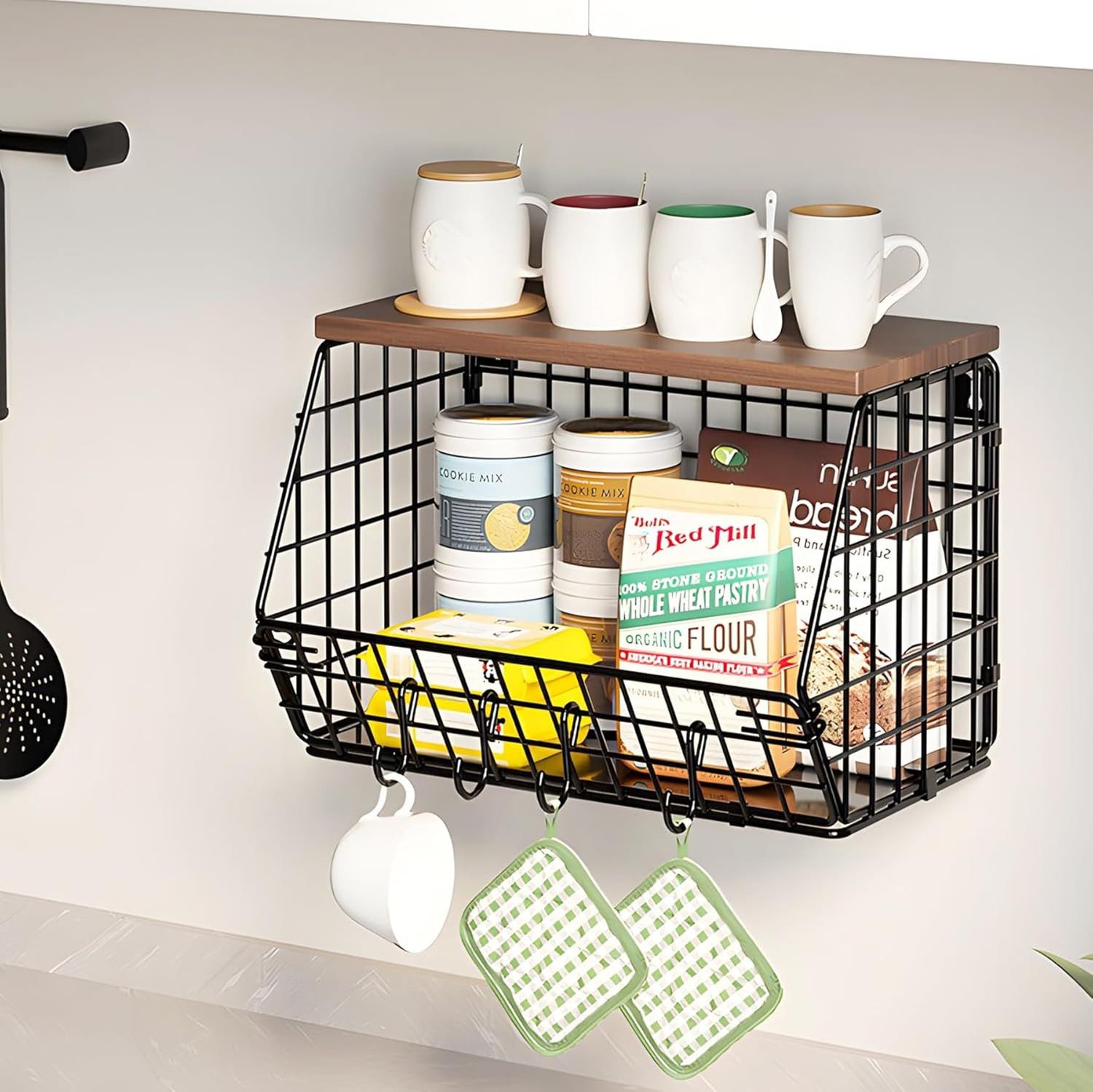 Refined Living Obstschale Obstkorb Hängend 2 Etagen, Wandkorb Schwarz mit Holzdeckel, 2er Set, Hochwertiger Kohlenstoffstahl + Holz, (Stapelbar Küchenorganizer, Obstschale Hängekorb, Schwarz Metall Wandkorb,Drahtkorb Küche, Gemüsekorb, Wandkorb Küche, Küchenorganizer, Aufbewahrungskorb Wand, Platzsparendes, Stabile & langlebige Konstruktion, Offenes Design für Frische, Obstschale, 2-tlg), Wandmontierbar Drahtkorb Zur Aufbewahrung Von Obst Gemüse Snacks