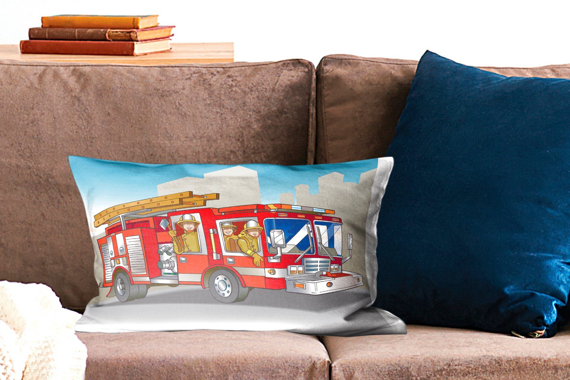 Dekokissen von Wohzimmer Kinderillustration Feuerwehrleuten Dekoration, einem Dekokissen Schlafzimmer MuchoWow mit Feuerwehrauto, in Füllung, Zierkissen,