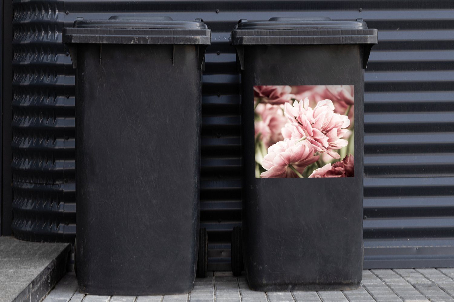 MuchoWow Wandsticker Container, Sonne hellrosa auf Mülltonne, scheint Sticker, St), Abfalbehälter diese Mülleimer-aufkleber, Die (1 Tulpen