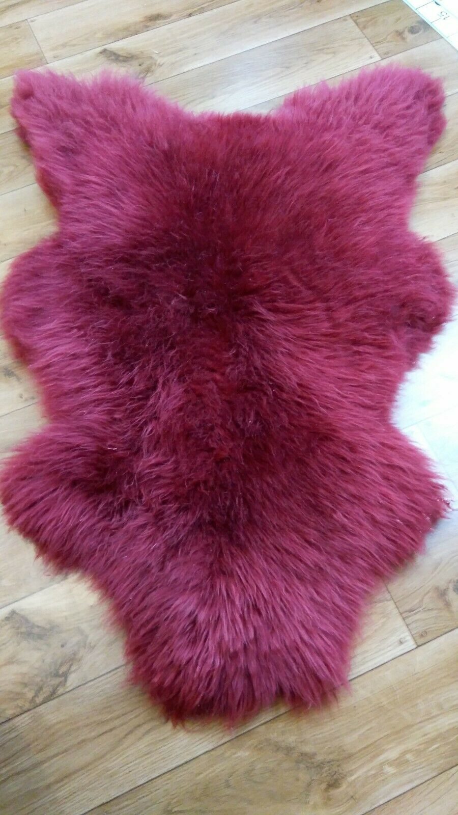 Provellus Fellteppich Bordeaux Rot Lammfell Schaffell – Gefärbt, Weiches Echtfell L–XXL, 110-120 cm x 60-70 cm – Bild 3 von 5