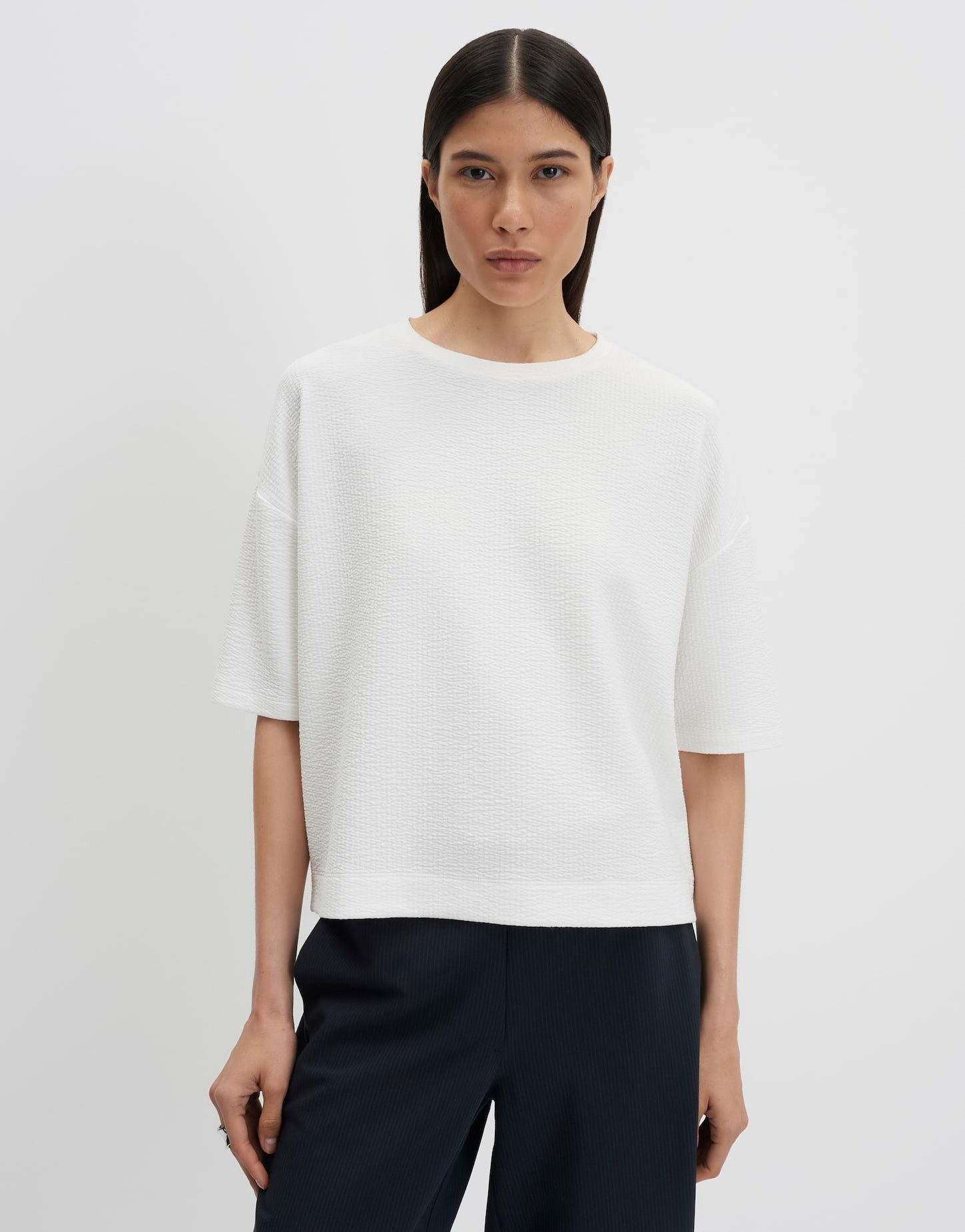 someday Kurzarmshirt Keldi aus Viskosemix mit strukturierter Oberfläche Weicher Stretch für entspannte Looks
