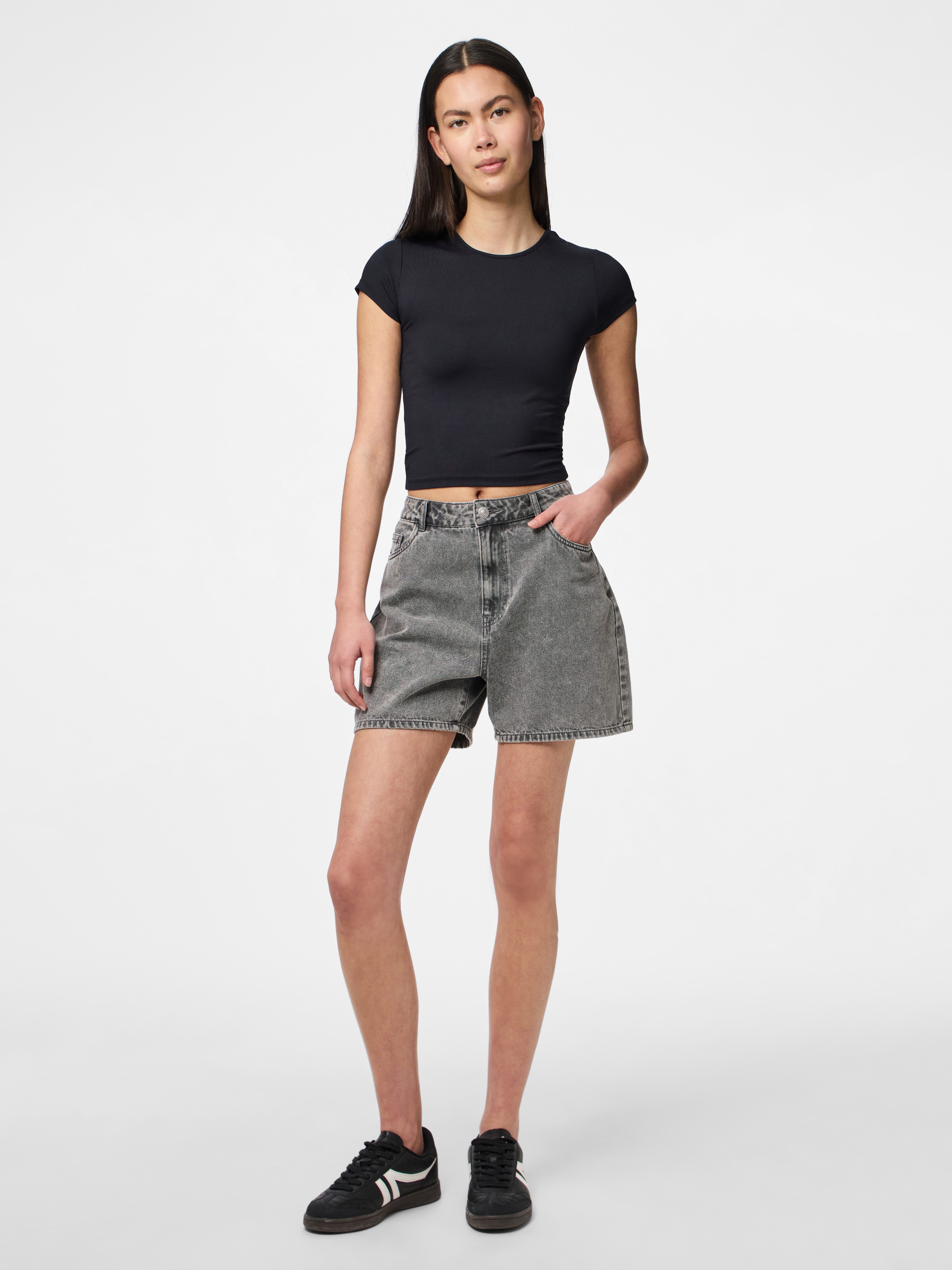 pieces Jeansshorts PCABBI MW SHORTS NOOS – Bild 4 von 5