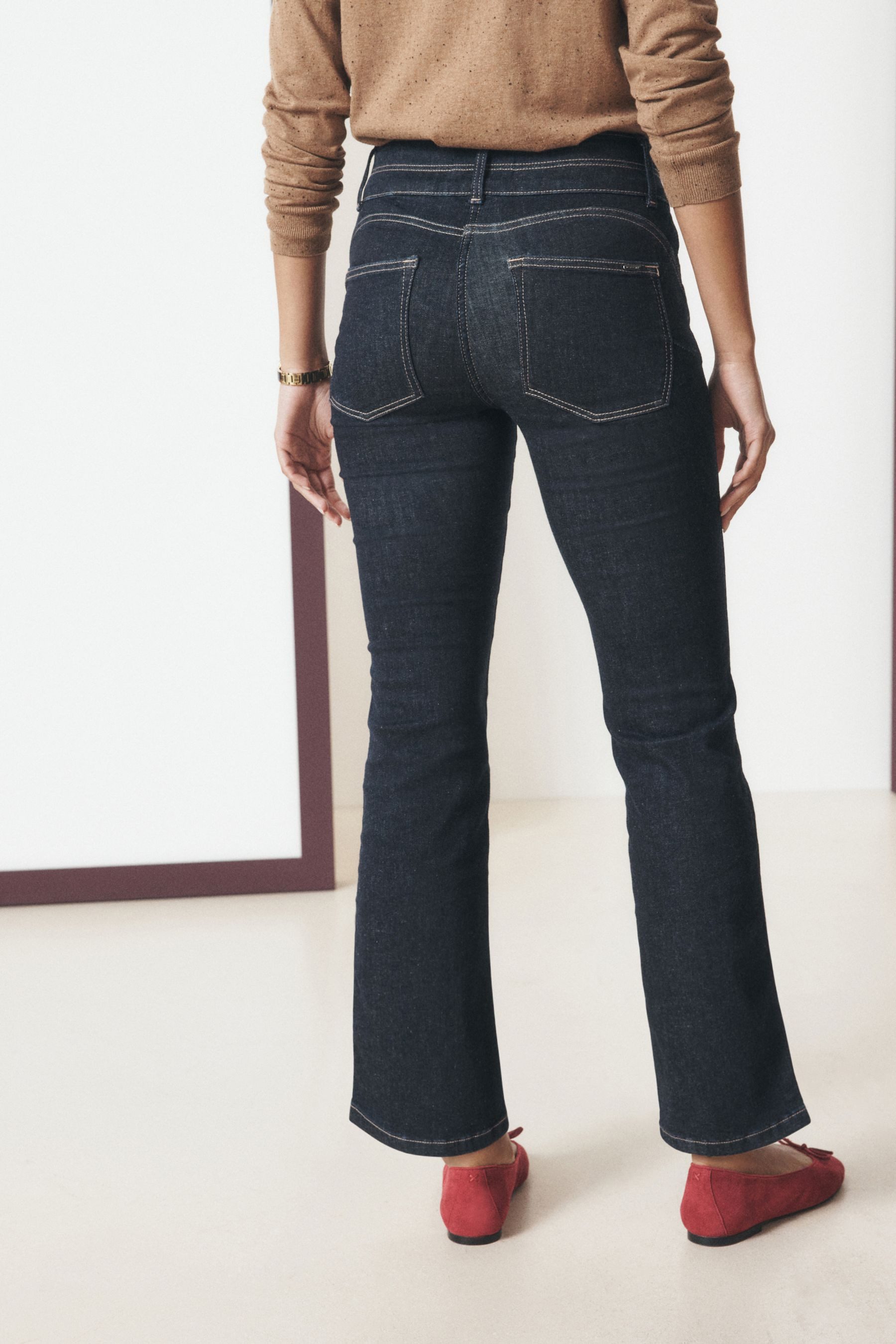 Next Push-up-Jeans Lift, Slim And Shape Bootcut-Jeans, Kurzgröße (1-tlg)