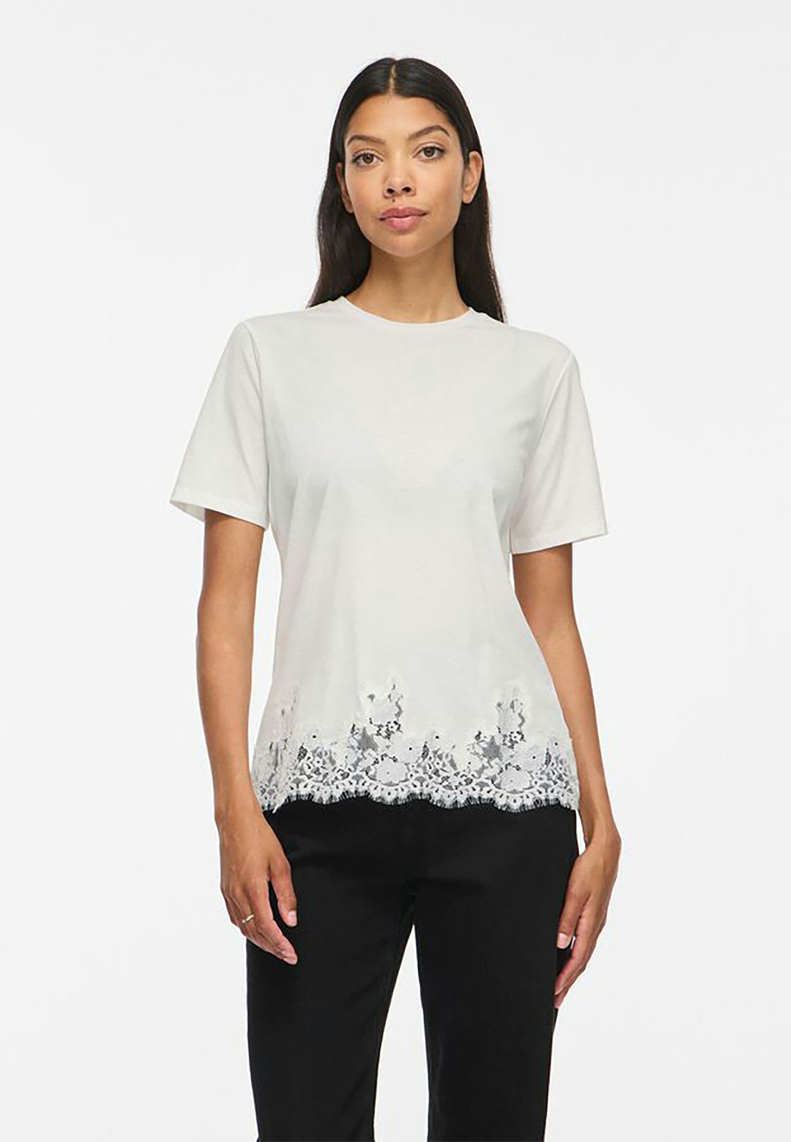 Vila Blusenshirt Florale Spitzenkante Gerade Passform für Damen (1-tlg) Transparenter Saumabschluss, Feine Blütenoptik, Gerader Fall