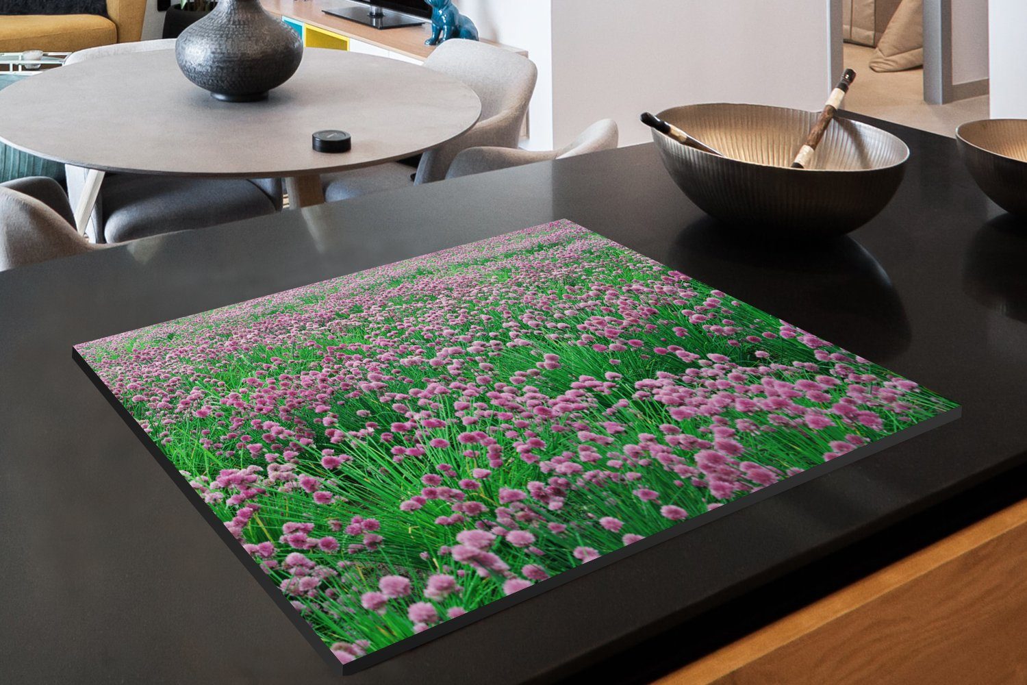 Ein Ceranfeldabdeckung Herdblende-/Abdeckplatte MuchoWow mit 70x52 tlg), Mobile Feld (1 Schnittlauchpflanzen, Arbeitsfläche nutzbar, schönes lila cm, Vinyl,