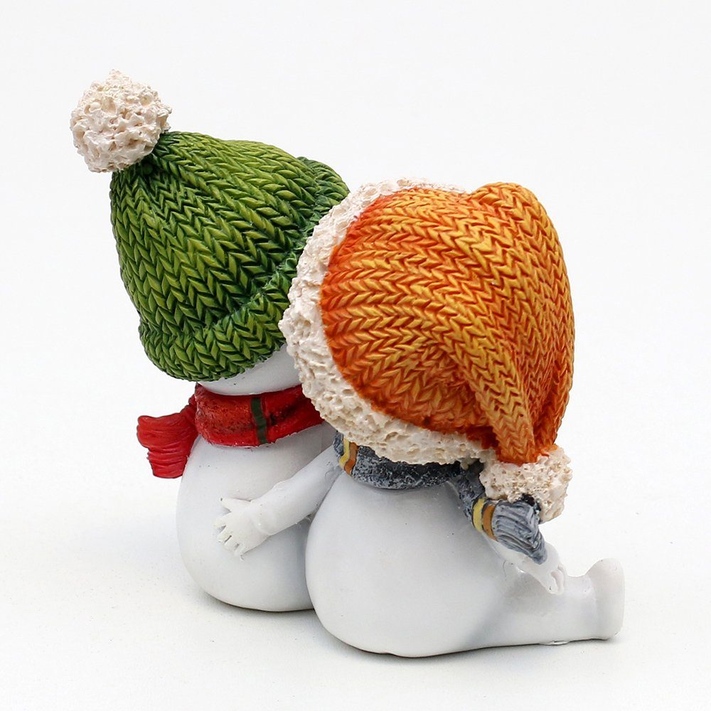 Dekohelden24 Dekofigur Schneekinderpaar mit Mütze und Schal in rot, grau, orange, grün, L/B/H 10,7 x 7,3 x 10,8 cm