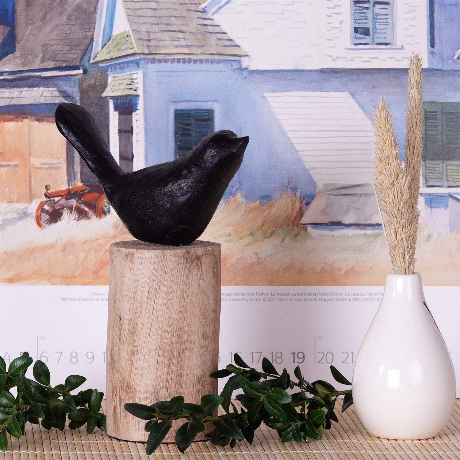 CREEDWOOD Skulptur VOGEL SKULPTUR "BIRDY", Mangoholz, 22cm, Vogelfigur auf Baumstamm