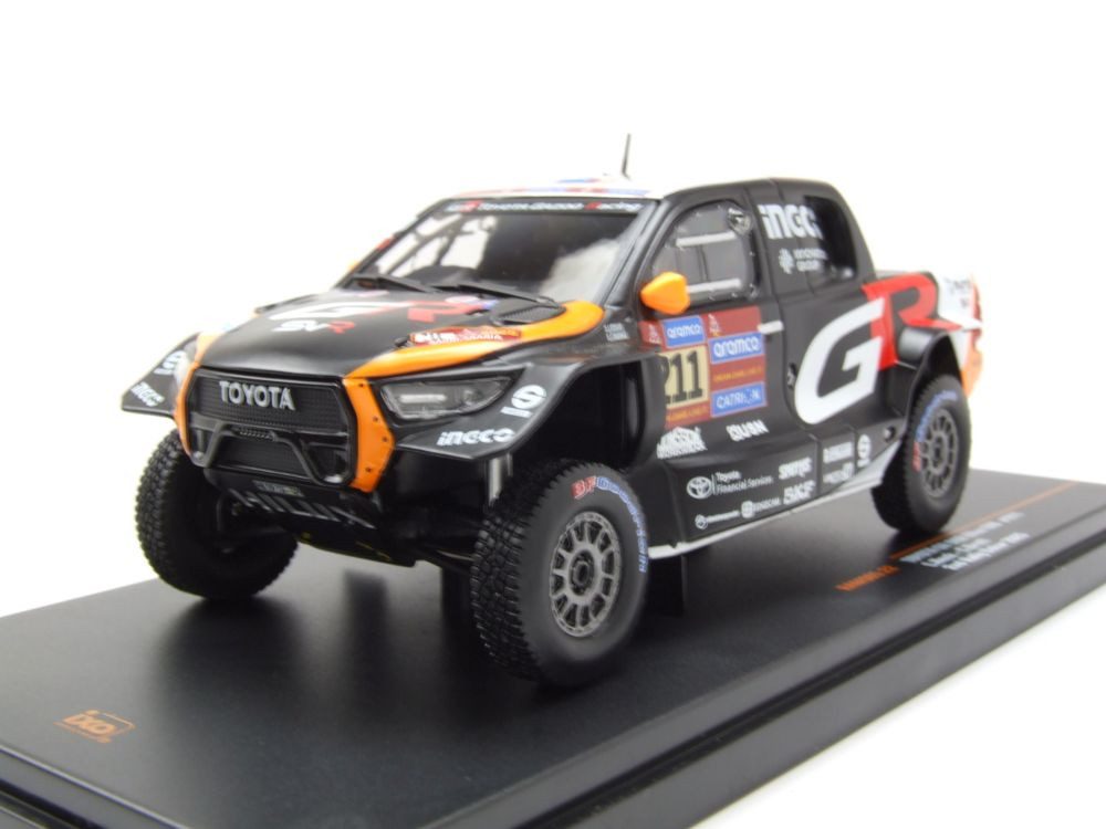ixo Models Modellauto Toyota GR DKR Hilux Evo T1+ #211 Rallye Dakar 2025 schwarz Henk Brett, Maßstab 1:43