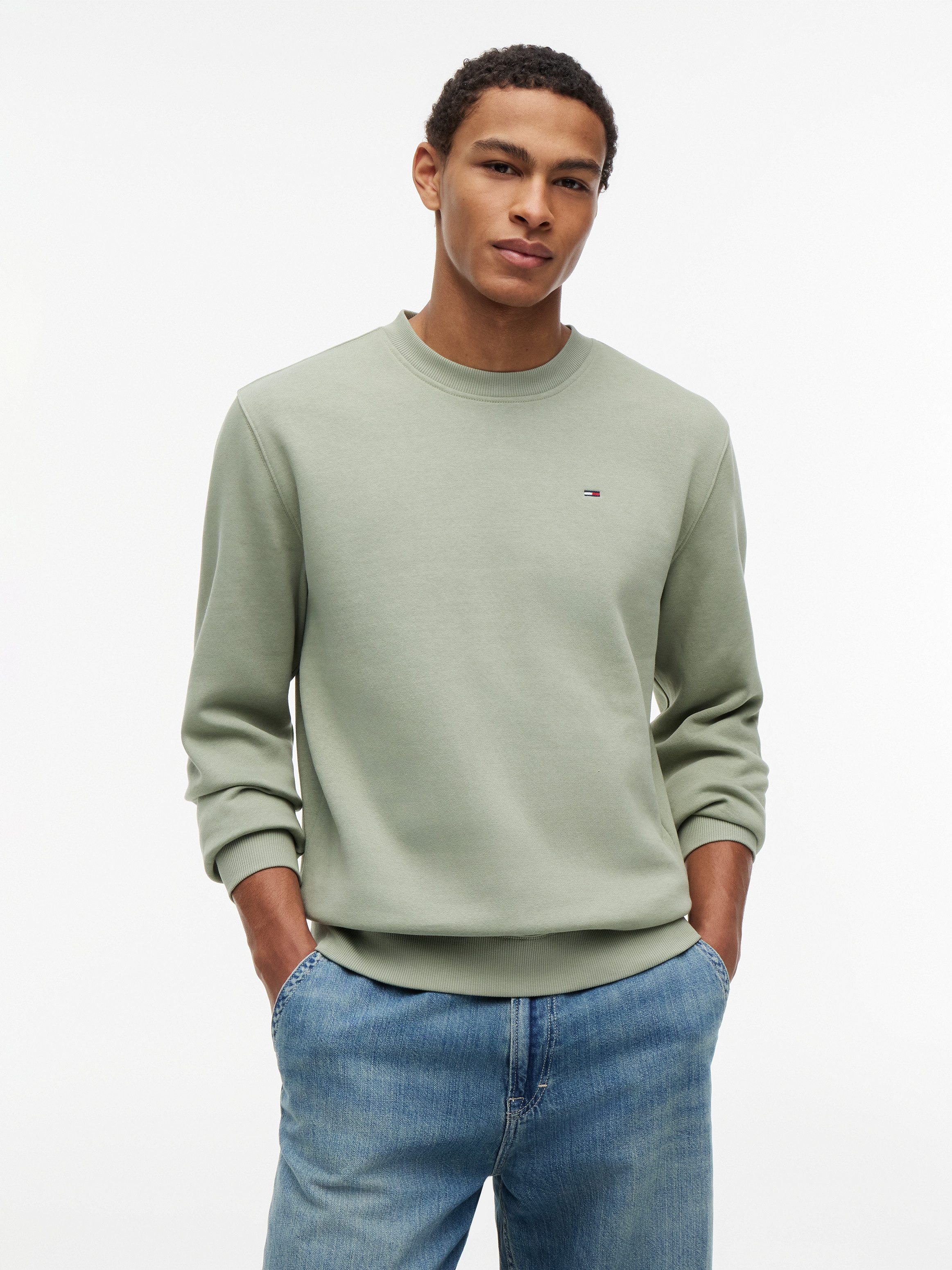 Tommy Jeans Sweatshirt TJM REGULAR FLAG CREW NECK Mit besticktem Markenlogo auf Brusthöhe