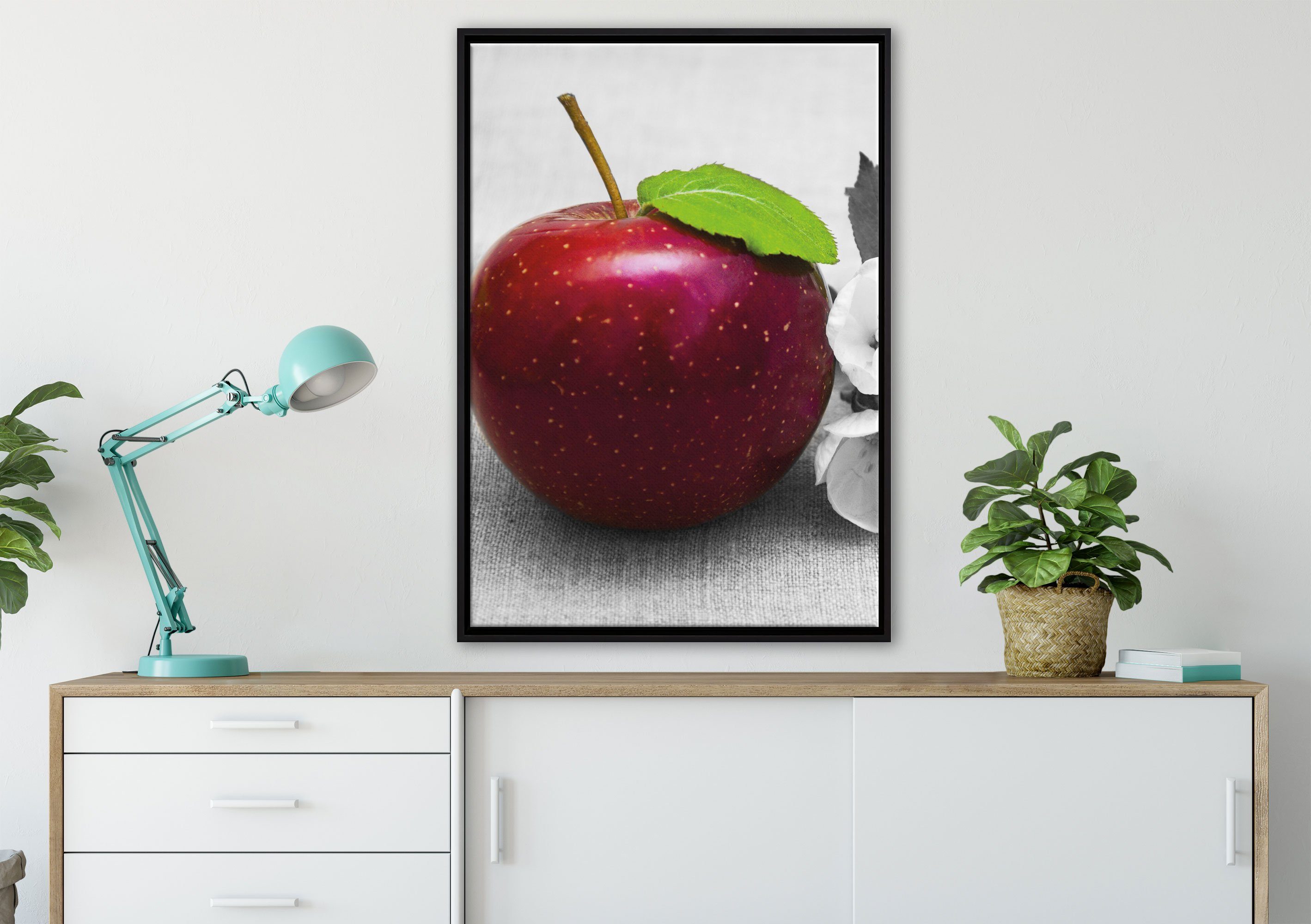 Pixxprint Leinwandbild einem Wanddekoration fertig Zackenaufhänger Schattenfugen-Bilderrahmen mit Schöner (1 bespannt, St), Blüten, inkl. gefasst, roter Leinwandbild Apfel in